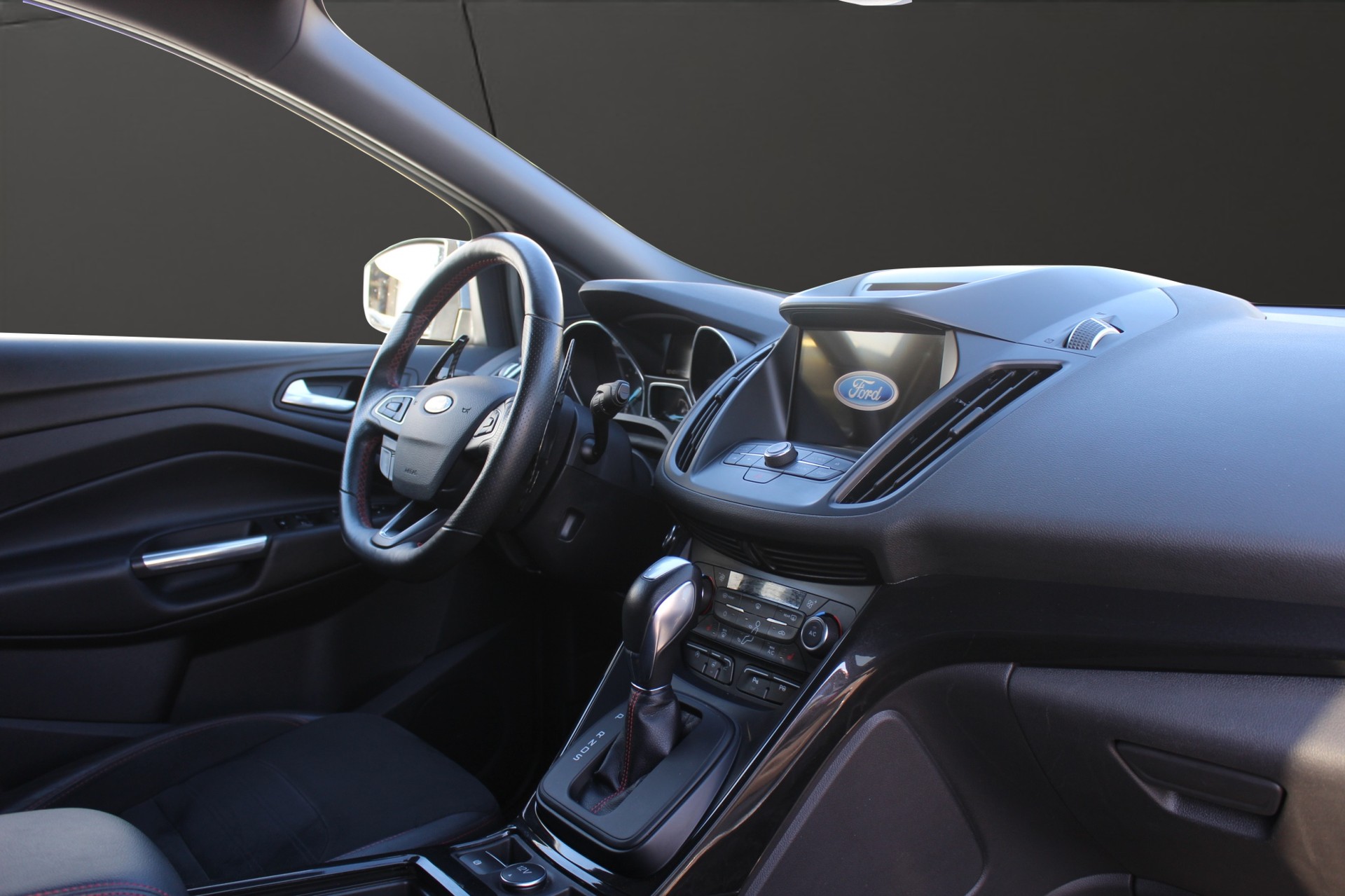 FORD Kuga 2.0 TDCi 150 ST-Line FPS-image-8