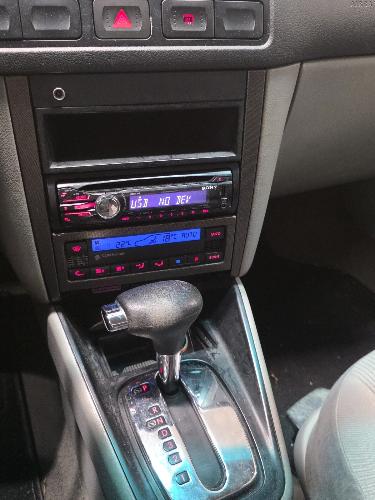 VW Bora Variant 2.0 Comfortline Automat-image-6