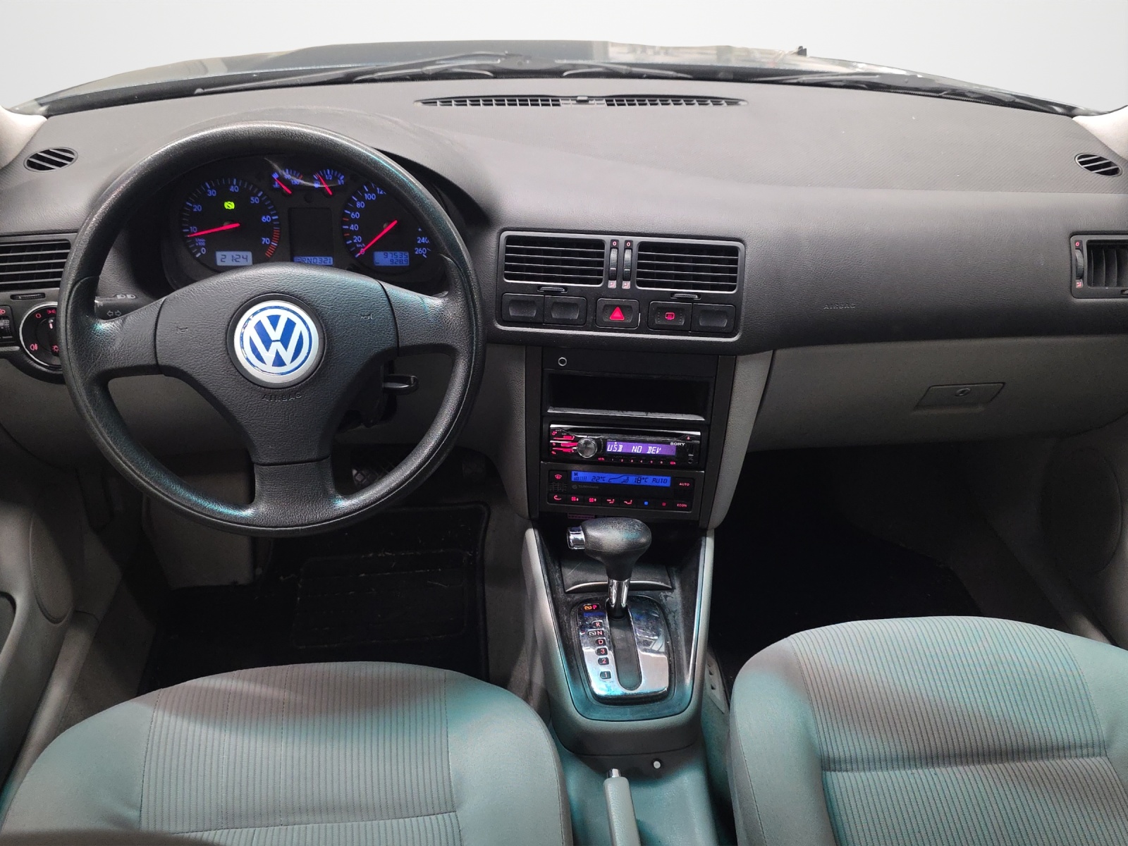 VW Bora Variant 2.0 Comfortline Automat-image-2