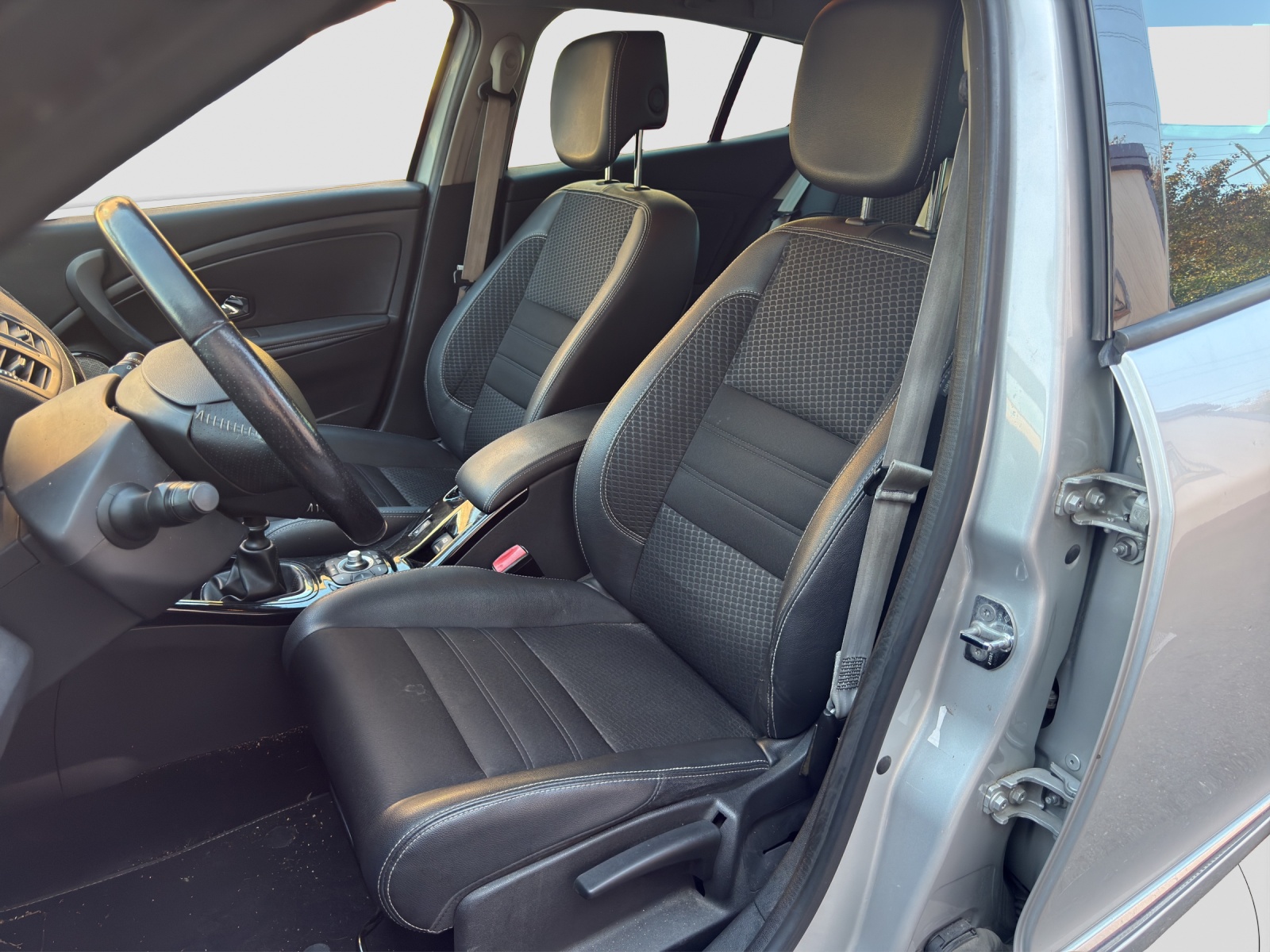 RENAULT Mégane 1.2 16V Turbo Bose-image-4