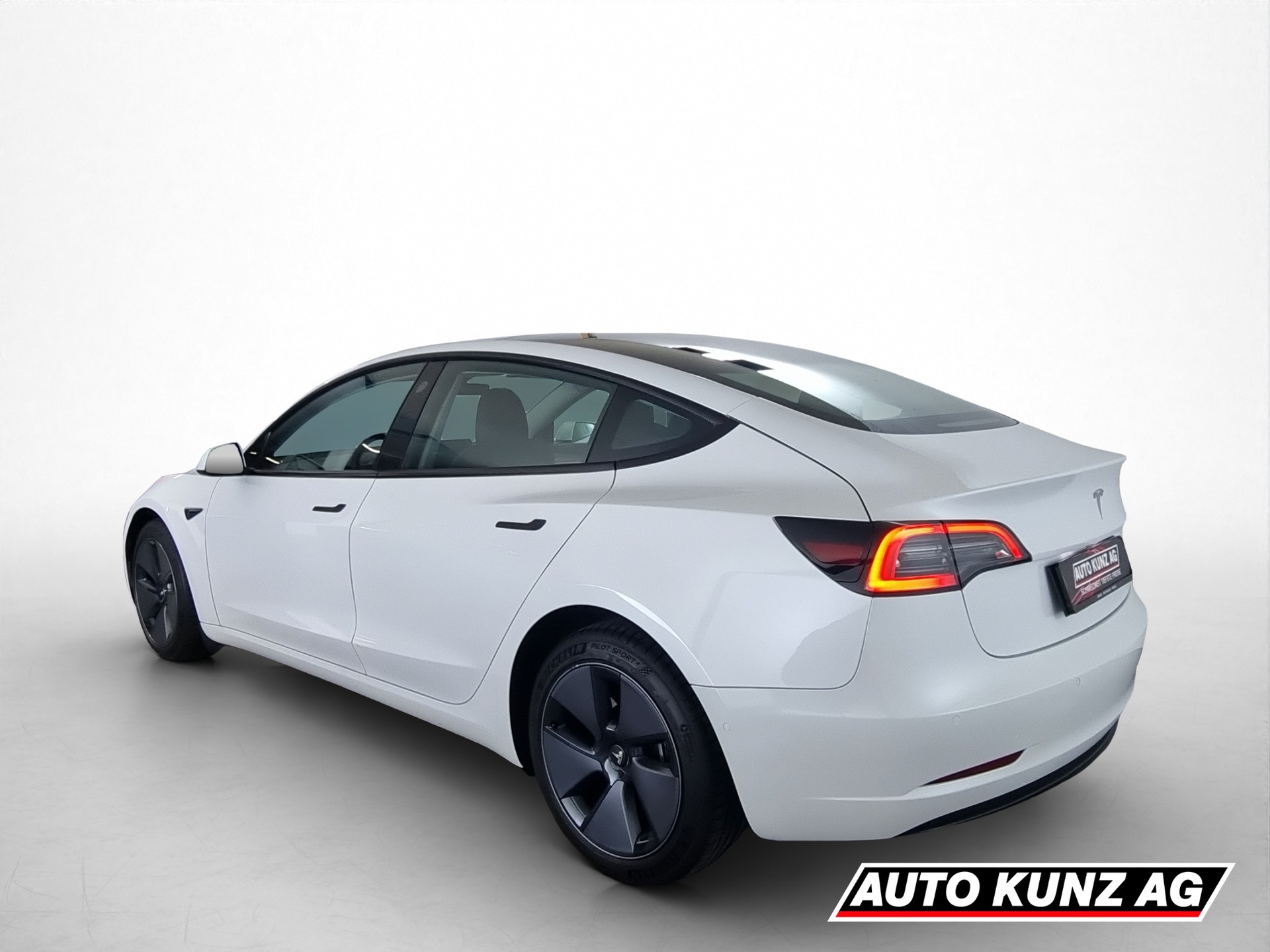 TESLA Model 3 Long Range Dual AWD-showroom-element-3
