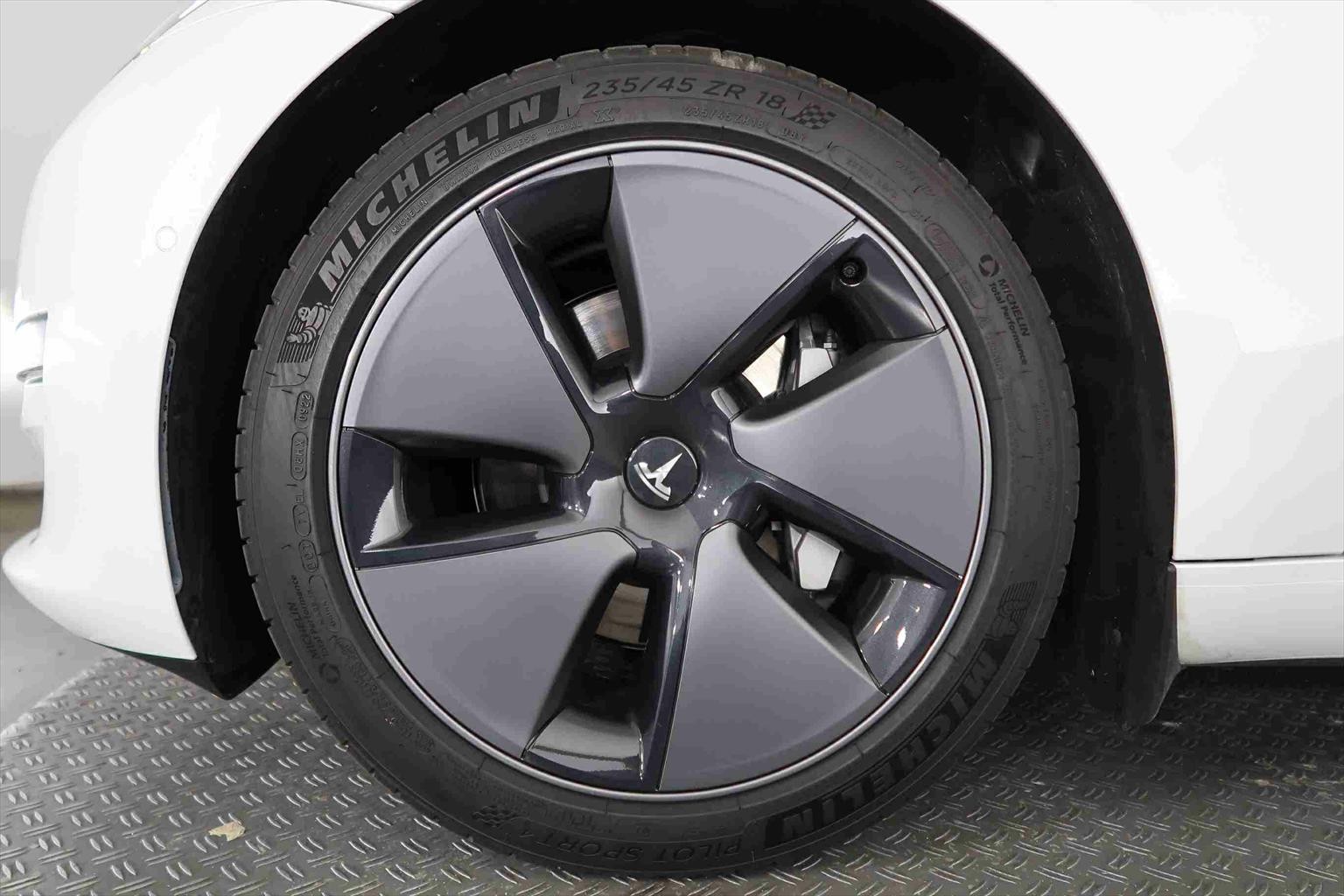 TESLA Model 3 Long Range Dual AWD-image-8