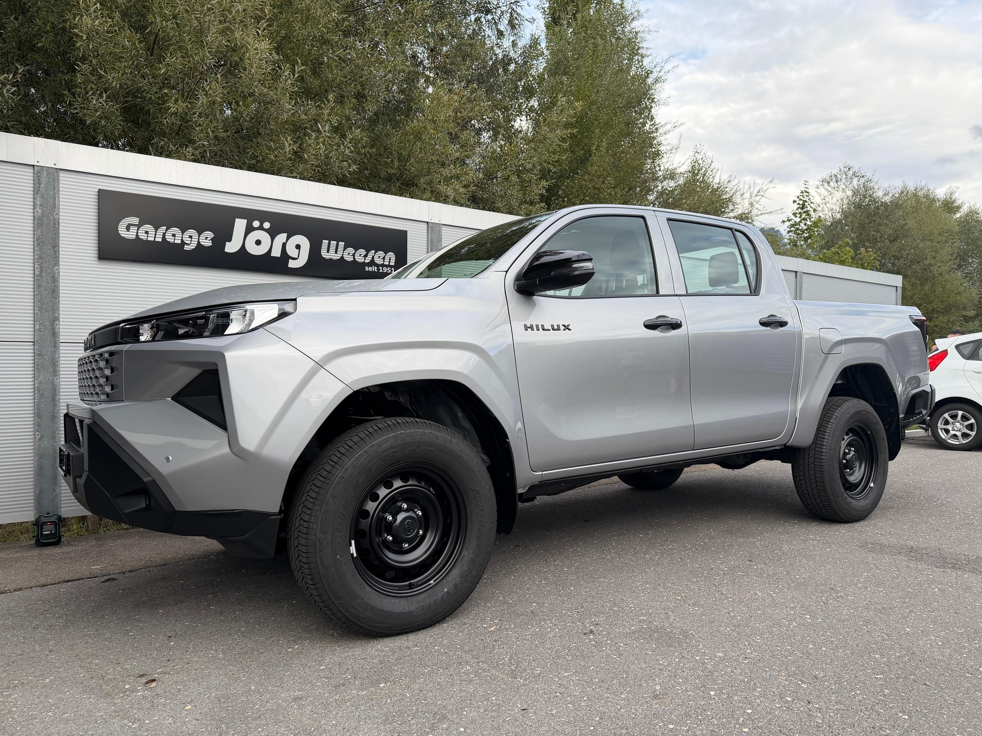 TOYOTA Hilux Double Cab.-Pick-up 2.8 D-4D MHEV 204 Active-image-0