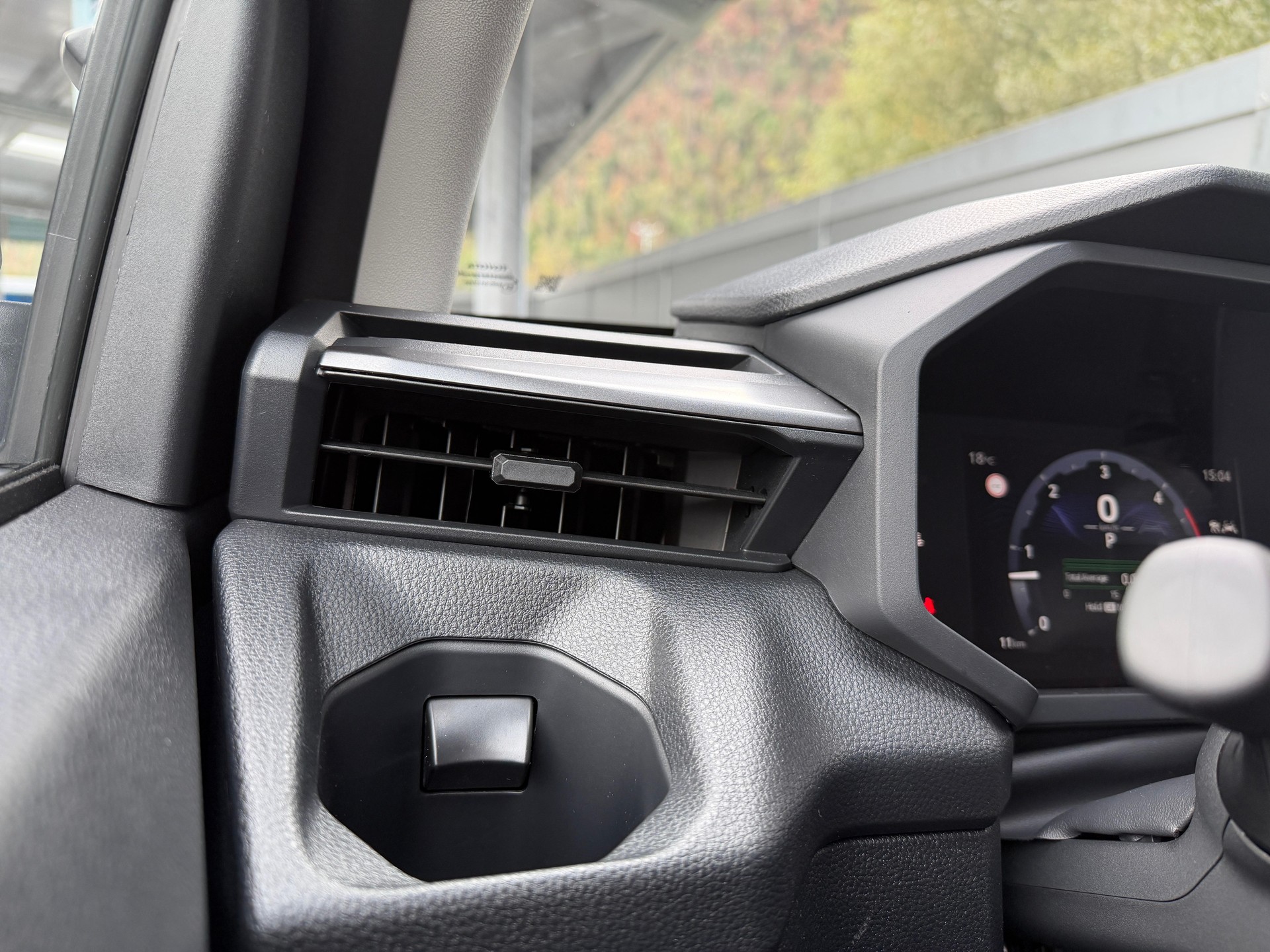TOYOTA Hilux Double Cab.-Pick-up 2.8 D-4D MHEV 204 Active-image-12