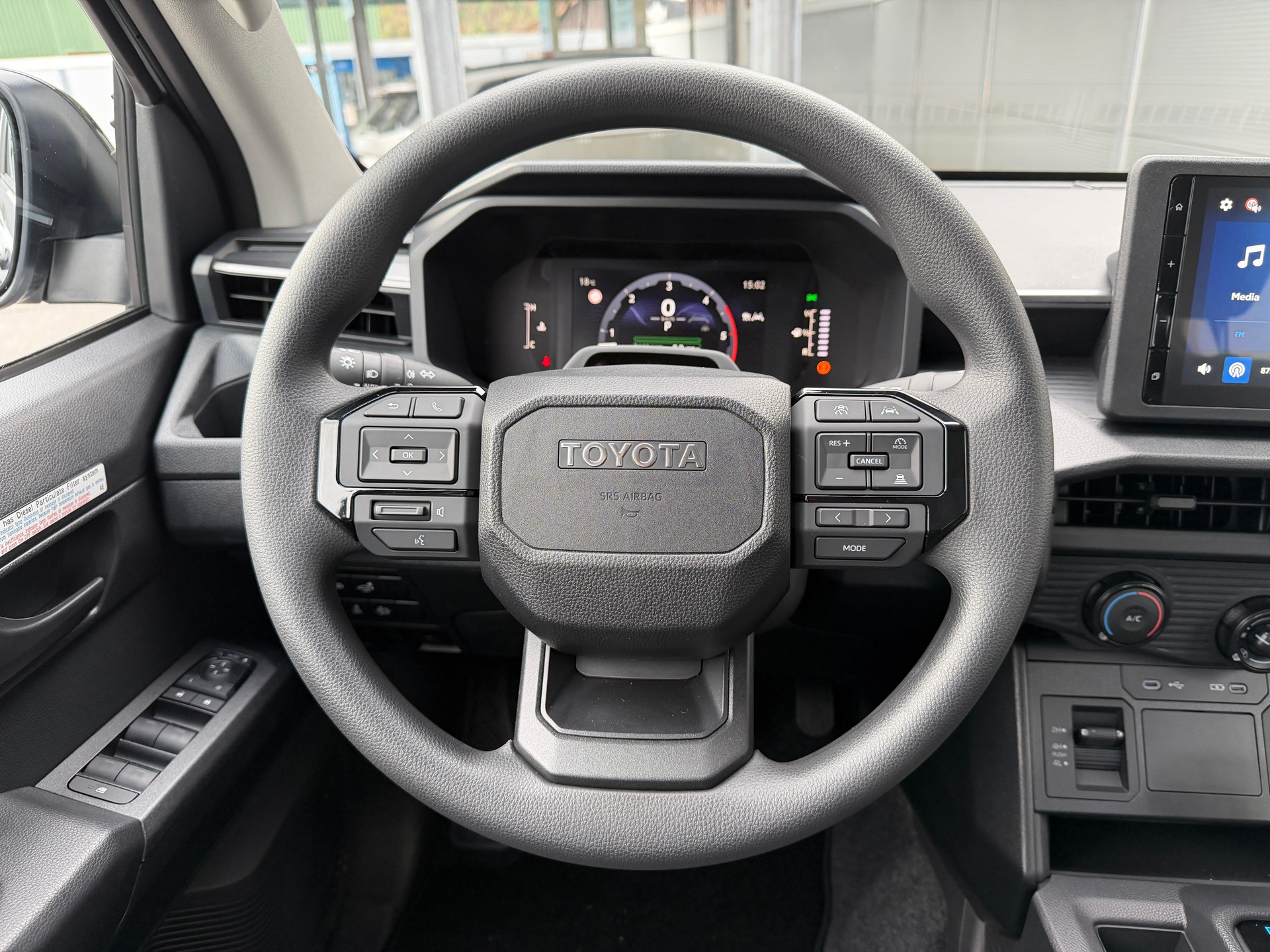 TOYOTA Hilux Double Cab.-Pick-up 2.8 D-4D MHEV 204 Active-image-9