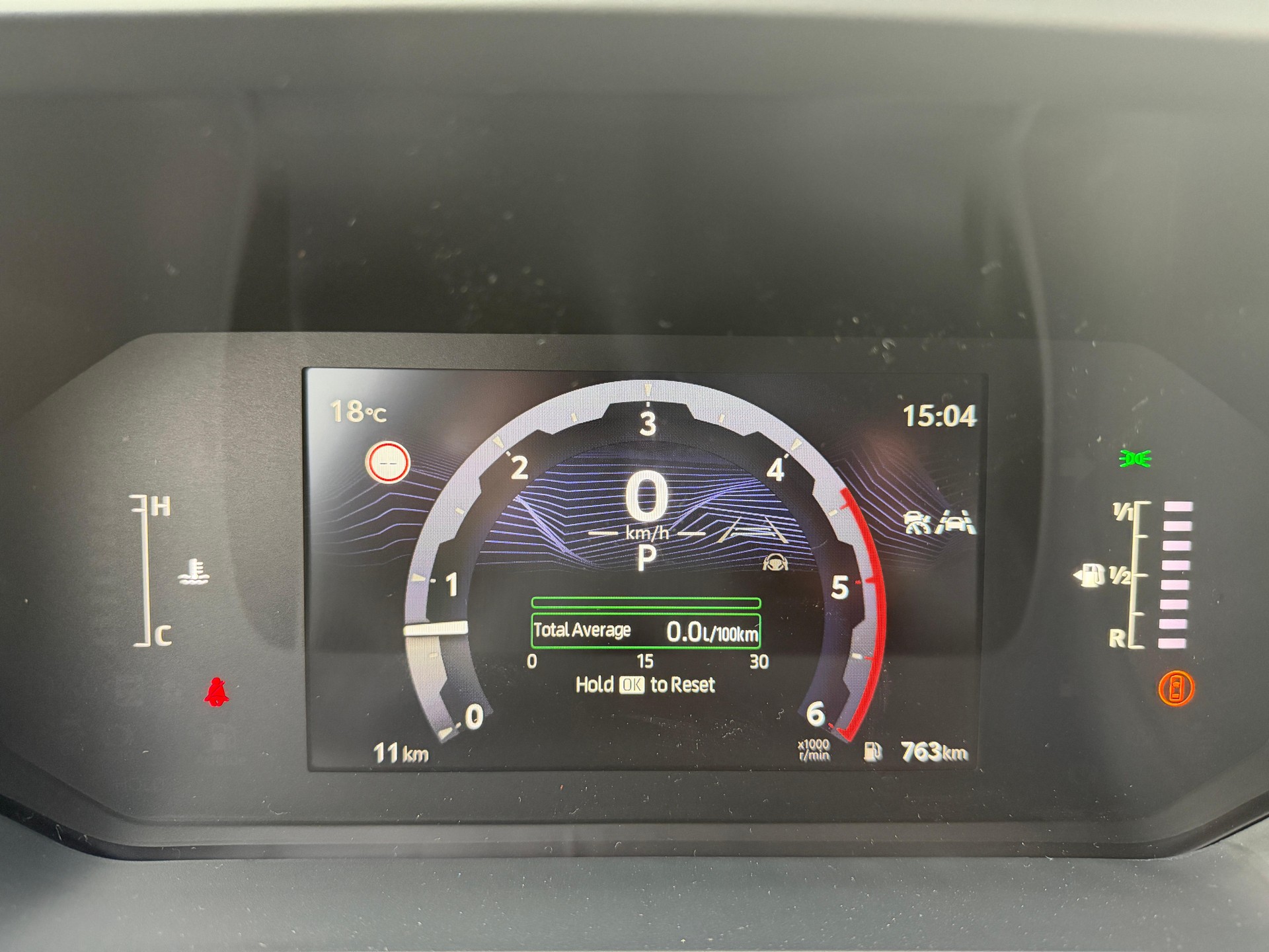 TOYOTA Hilux Double Cab.-Pick-up 2.8 D-4D MHEV 204 Active-image-13