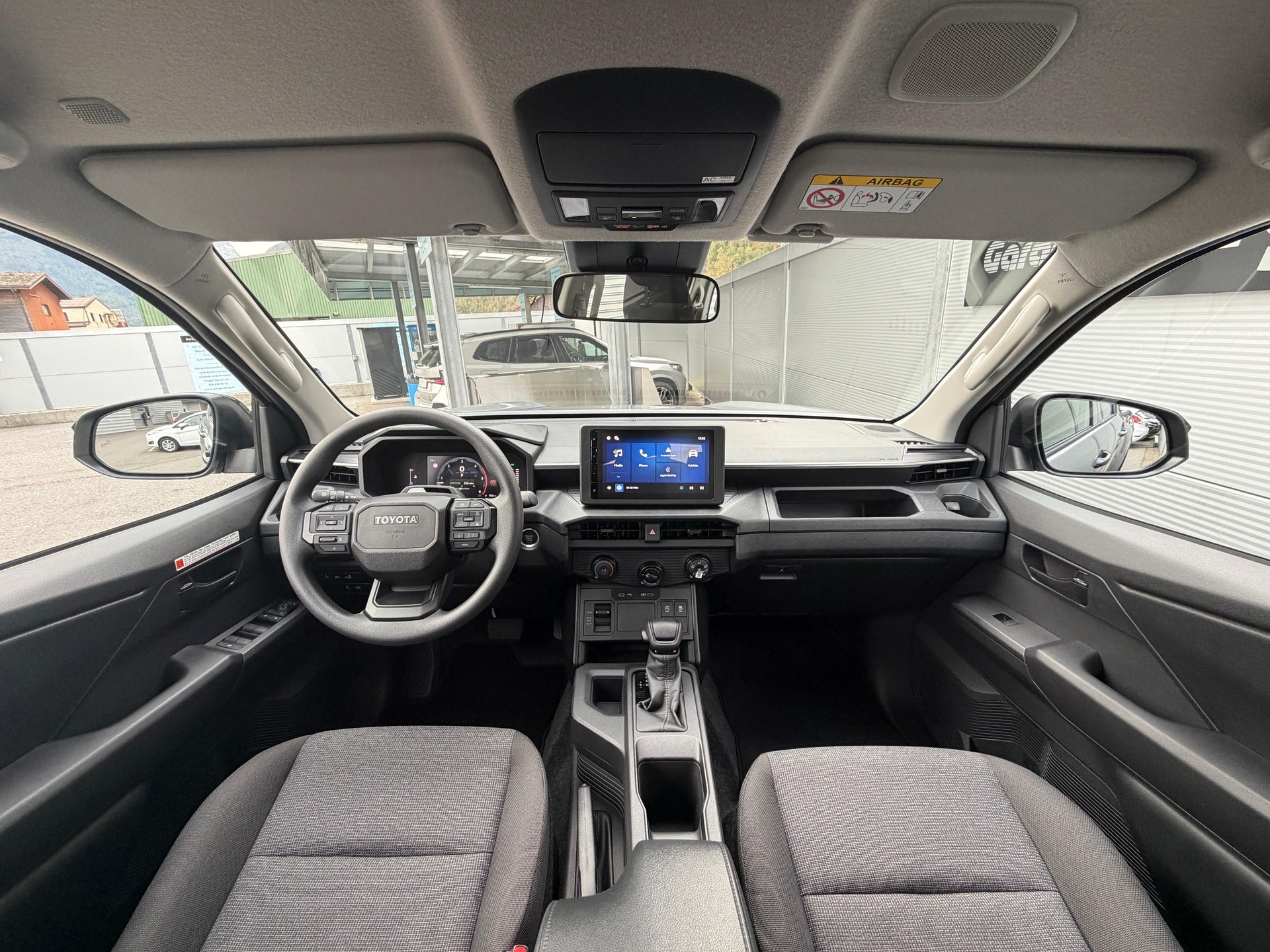 TOYOTA Hilux Double Cab.-Pick-up 2.8 D-4D MHEV 204 Active-image-6