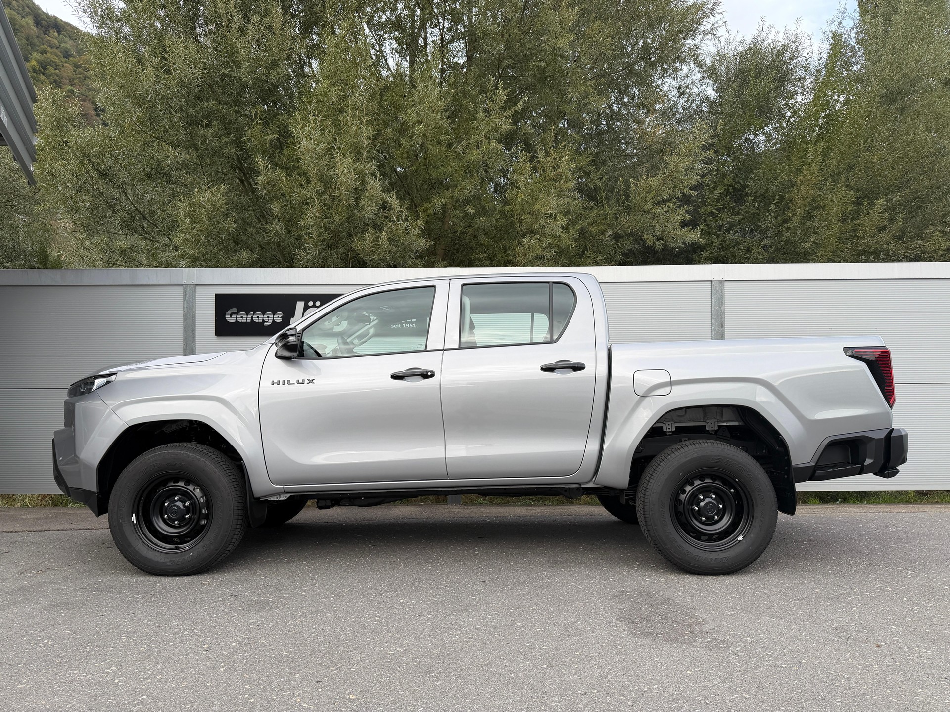 TOYOTA Hilux Double Cab.-Pick-up 2.8 D-4D MHEV 204 Active-image-2