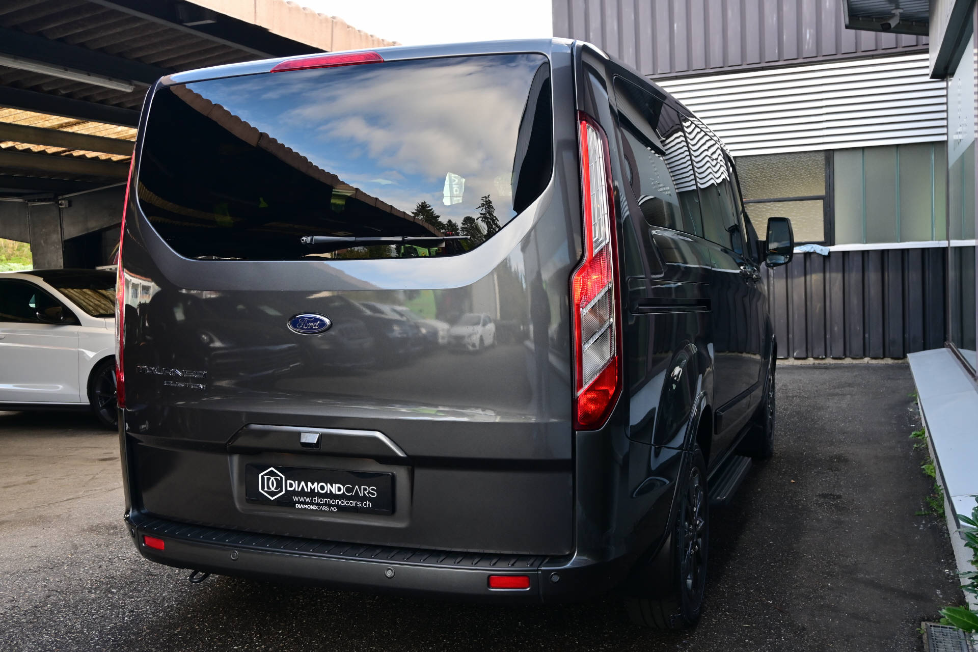 FORD Tourneo Custom 320 L1 2.0 TDCi 185 Titanium **8 Plätze**AHK**-image-7