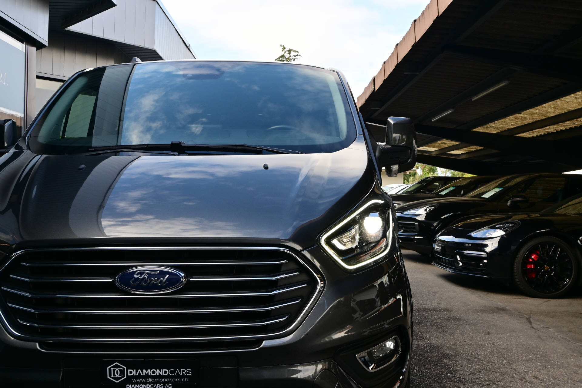 FORD Tourneo Custom 320 L1 2.0 TDCi 185 Titanium **8 Plätze**AHK**-image-3