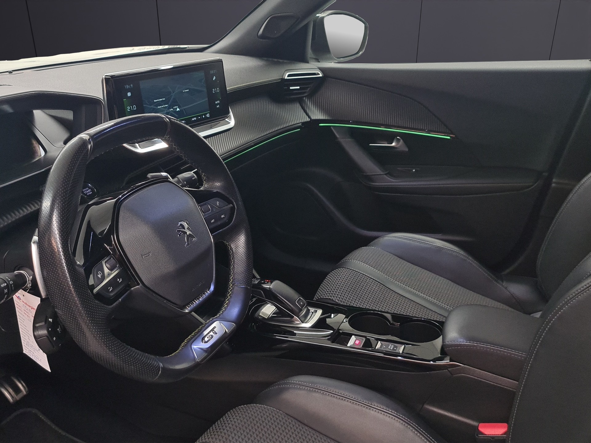 PEUGEOT 2008 1.2 GT-image-5