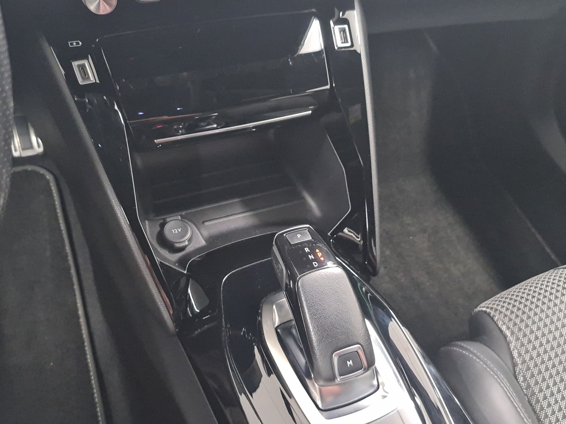 PEUGEOT 2008 1.2 GT-image-10