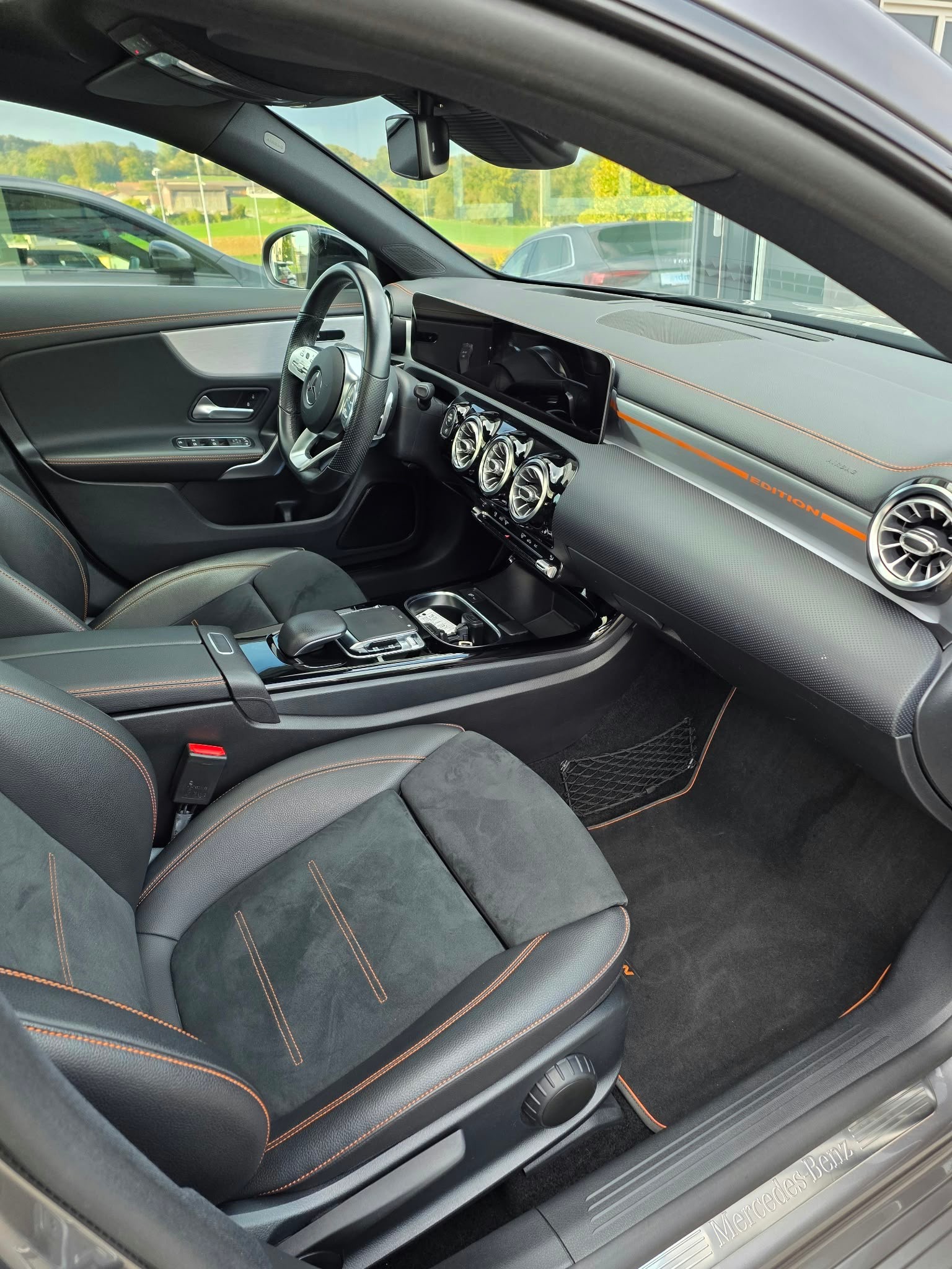 MERCEDES-BENZ CLA 250 AMG Line Edtition 7G-DCT-showroom-element-3