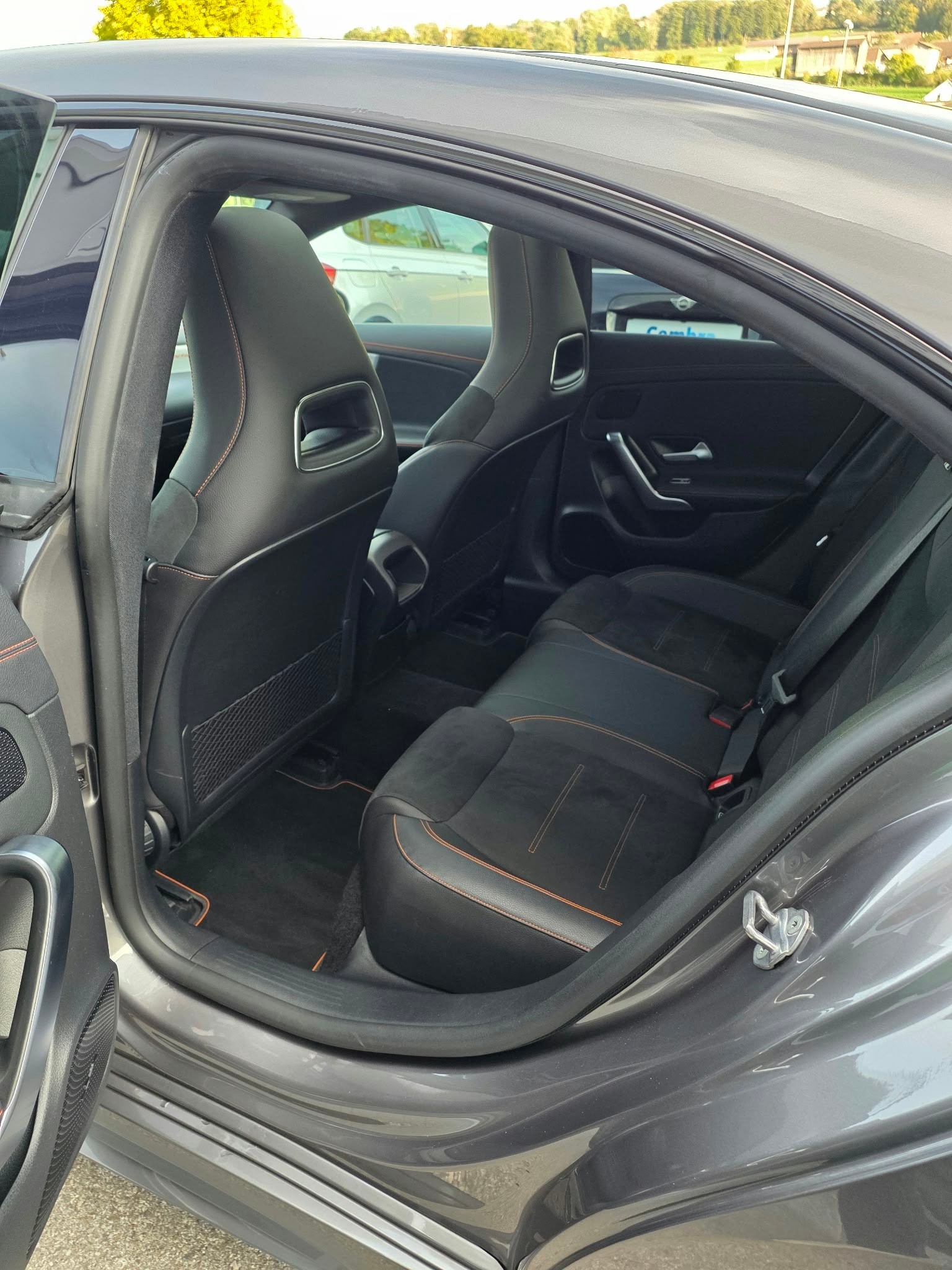 MERCEDES-BENZ CLA 250 AMG Line Edtition 7G-DCT-image-4