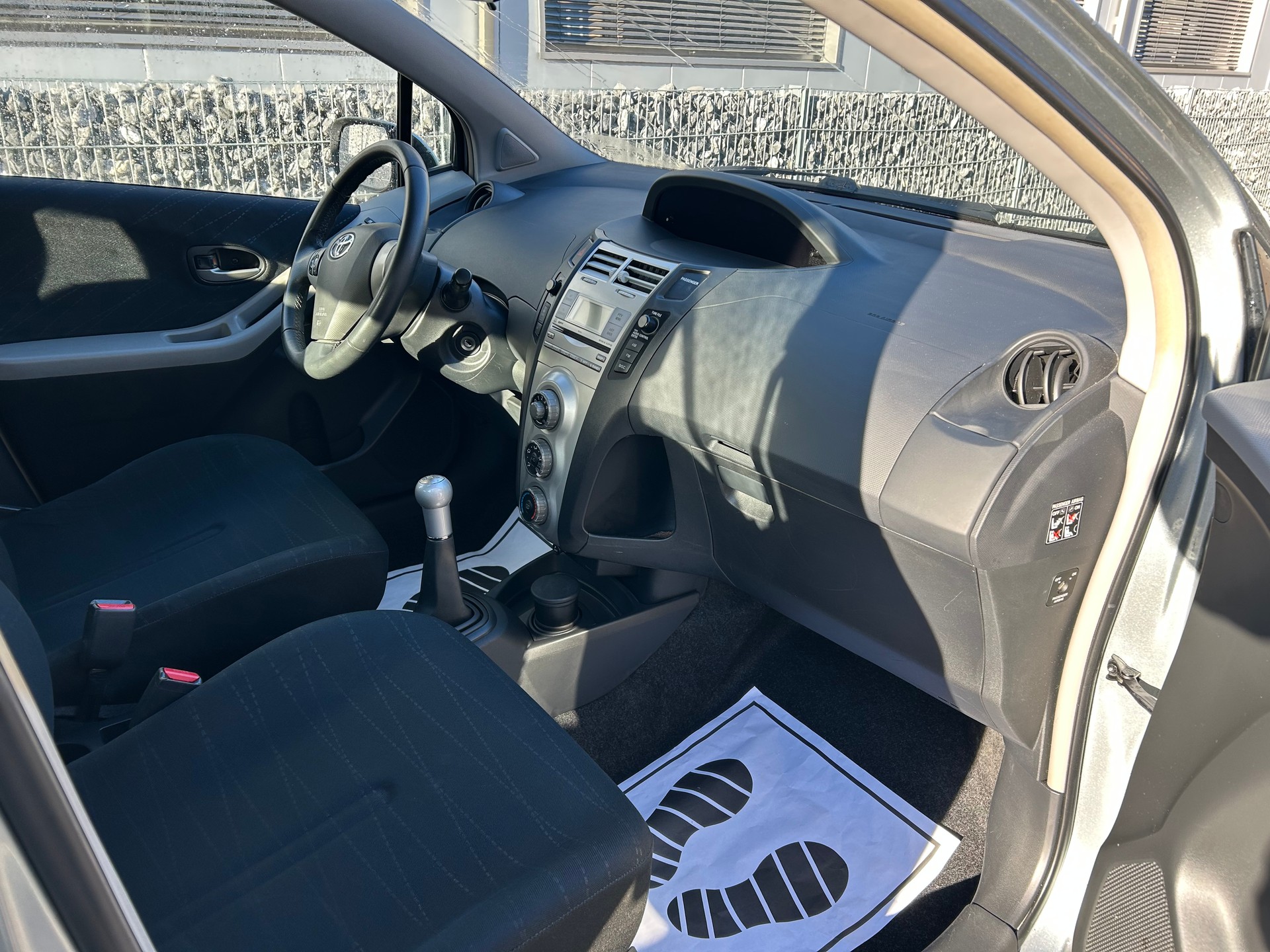 TOYOTA Yaris 1.33 Linea Sol-image-7