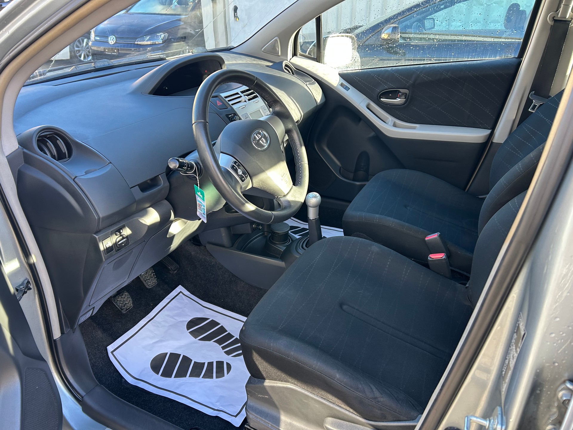 TOYOTA Yaris 1.33 Linea Sol-image-5