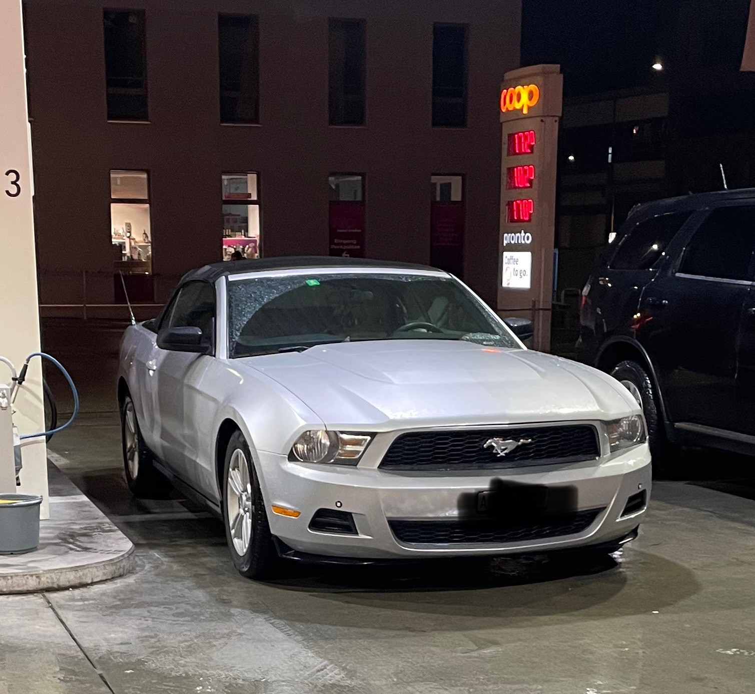 FORD MUSTANG Convertible-image-2