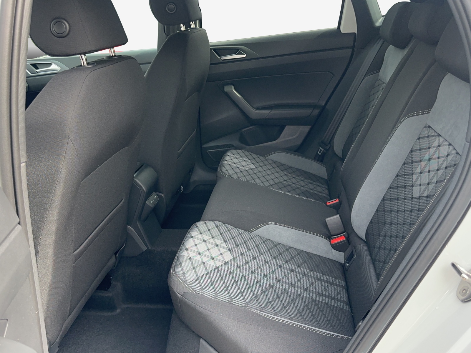 VW Polo 1.0 TSI R-Line DSG-image-8