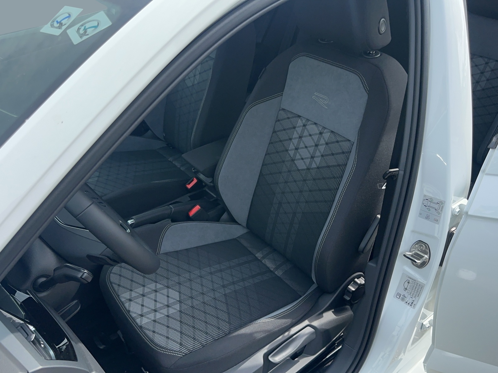 VW Polo 1.0 TSI R-Line DSG-image-11