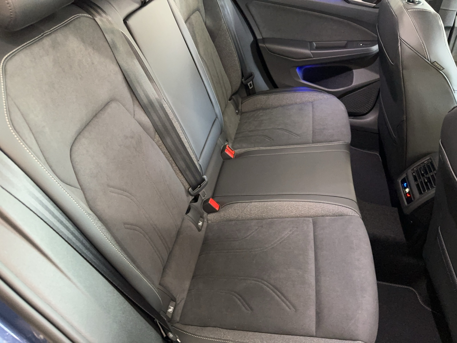 VW Golf 1.5 TSI PHEV Edition 50-image-13