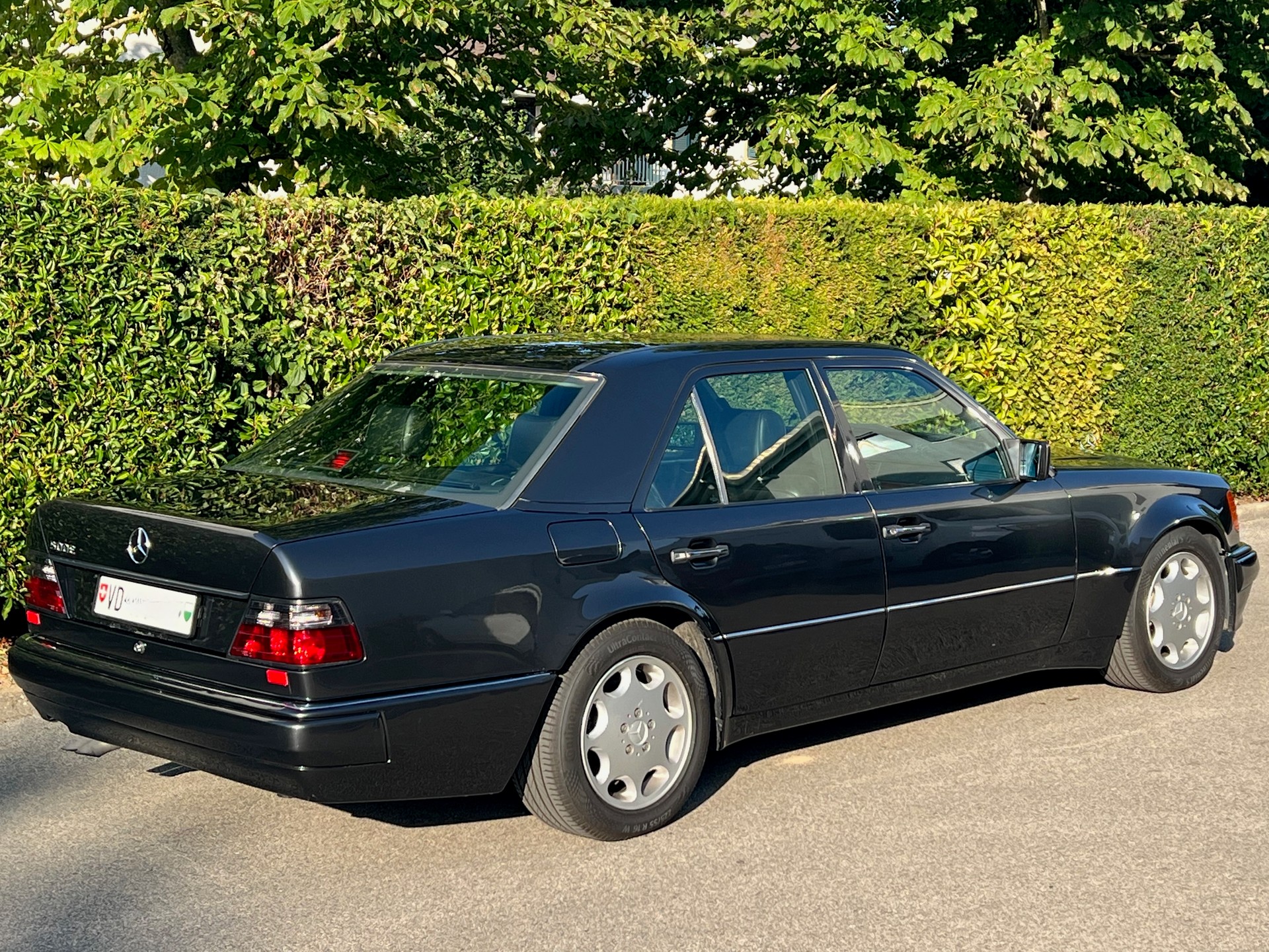 MERCEDES-BENZ E 500-image-2