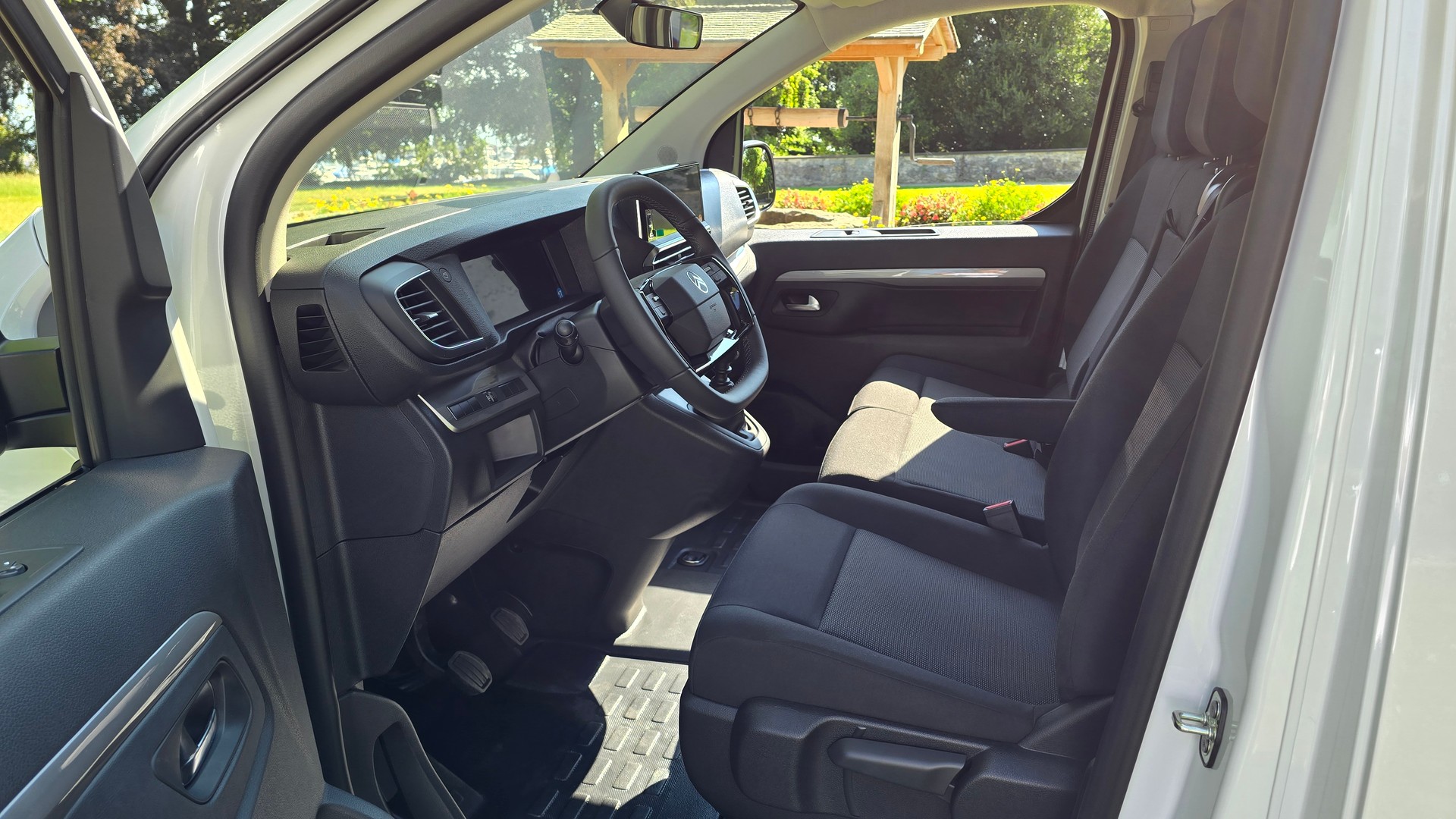 CITROEN Jumpy 1.5 BlueHDi 120 M Swiss Edition-image-8