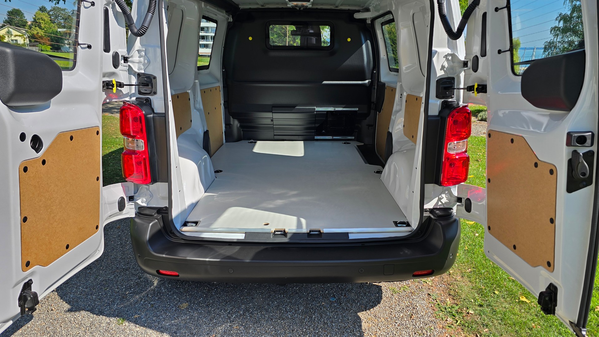 CITROEN Jumpy 1.5 BlueHDi 120 M Swiss Edition-image-7