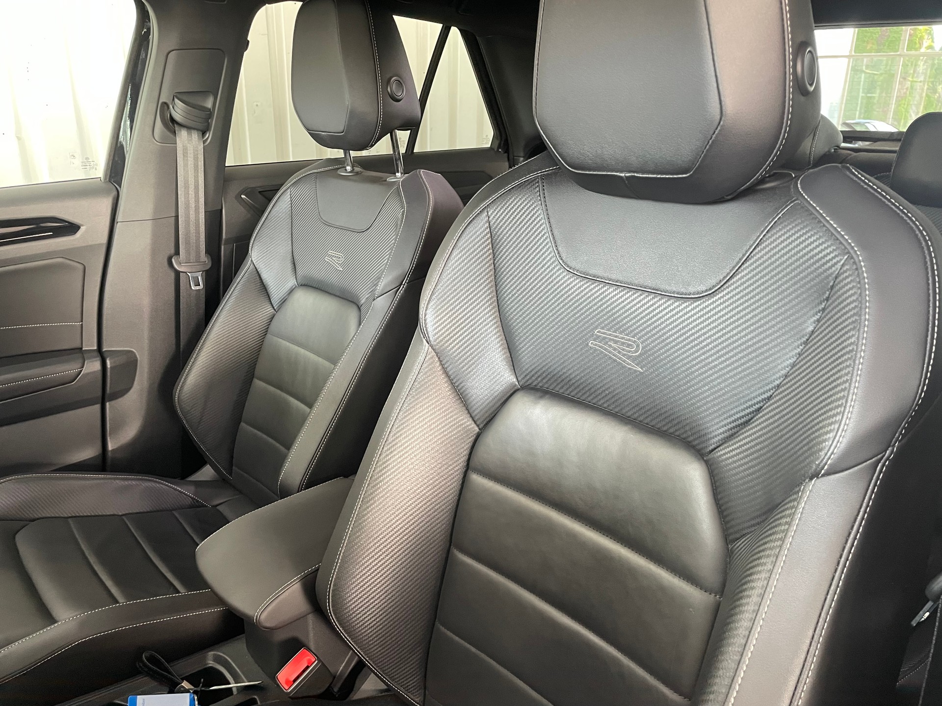 VW T-Roc 2.0 TSI R-Line 4M-image-8
