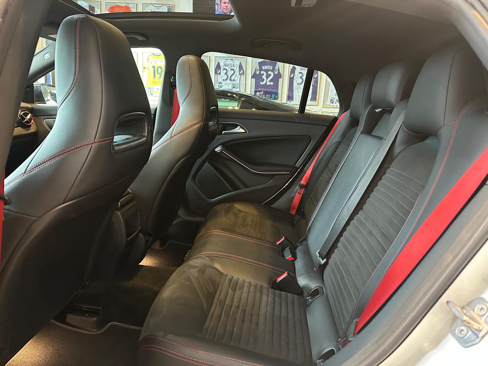 MERCEDES-BENZ CLA Shooting Brake 45 AMG 4Matic Speedshift-image-13