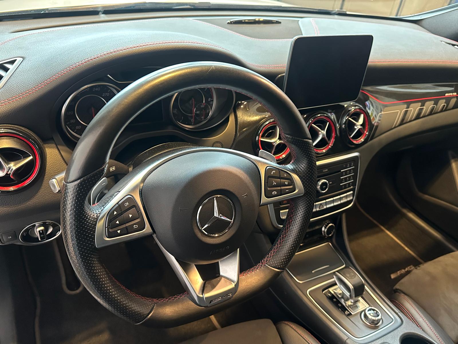 MERCEDES-BENZ CLA Shooting Brake 45 AMG 4Matic Speedshift-image-10