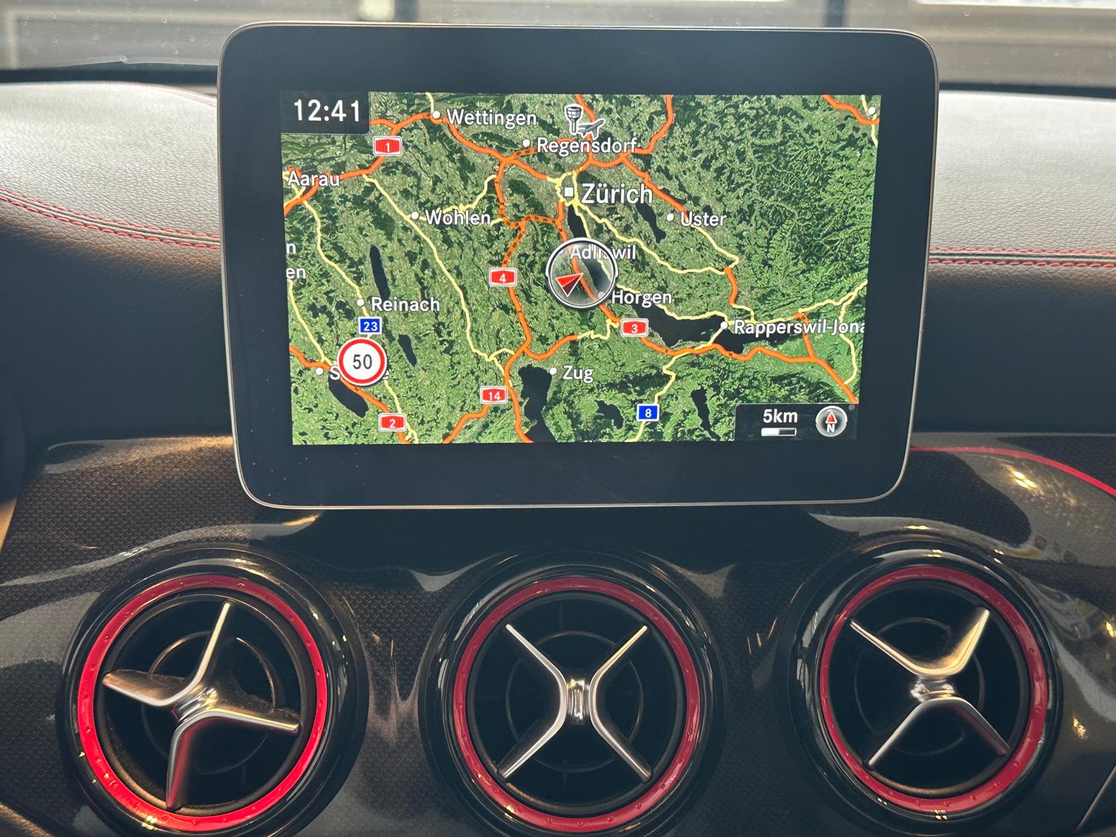 MERCEDES-BENZ CLA Shooting Brake 45 AMG 4Matic Speedshift-image-14
