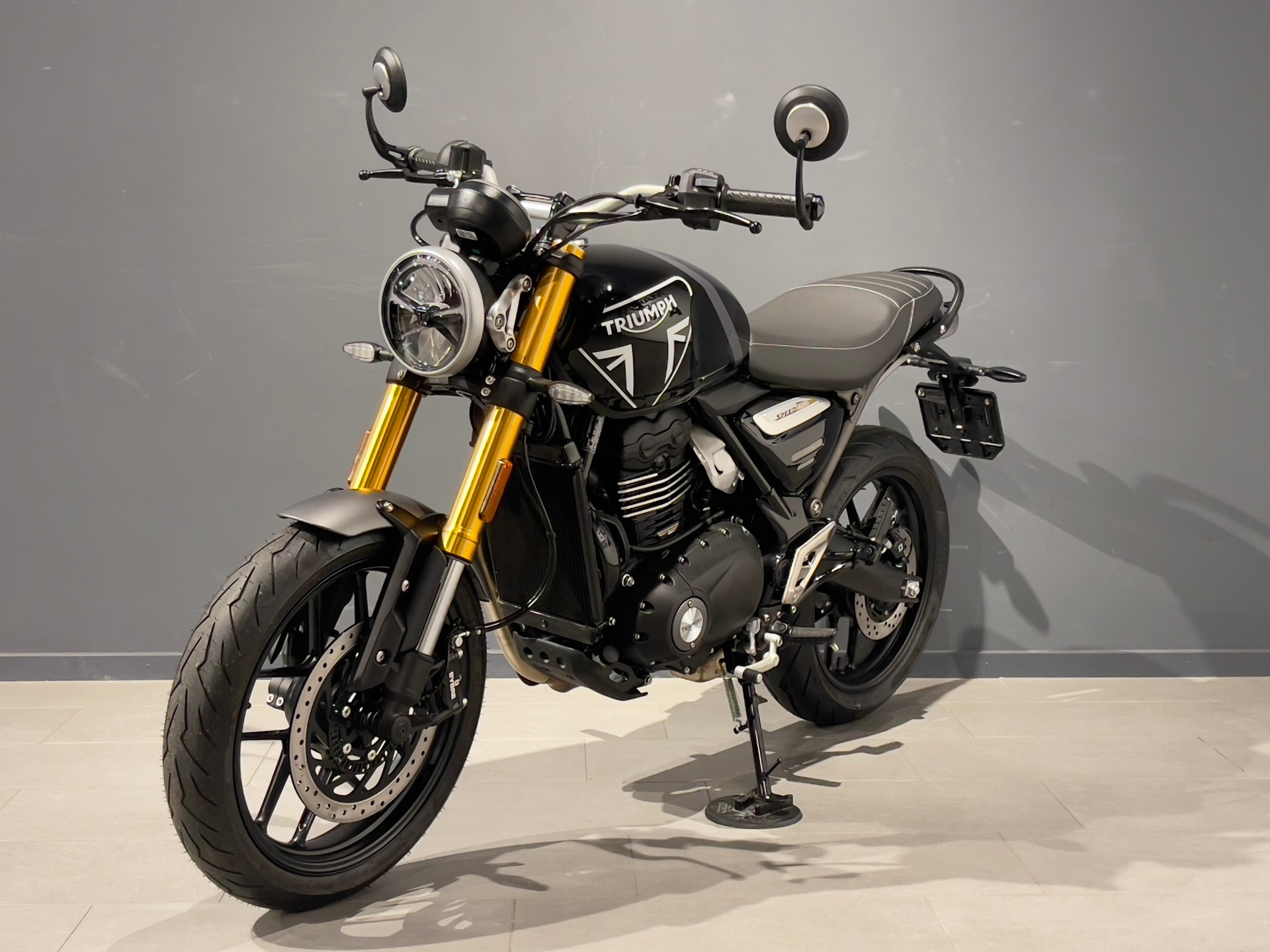 TRIUMPH Speed 400-showroom-element-2