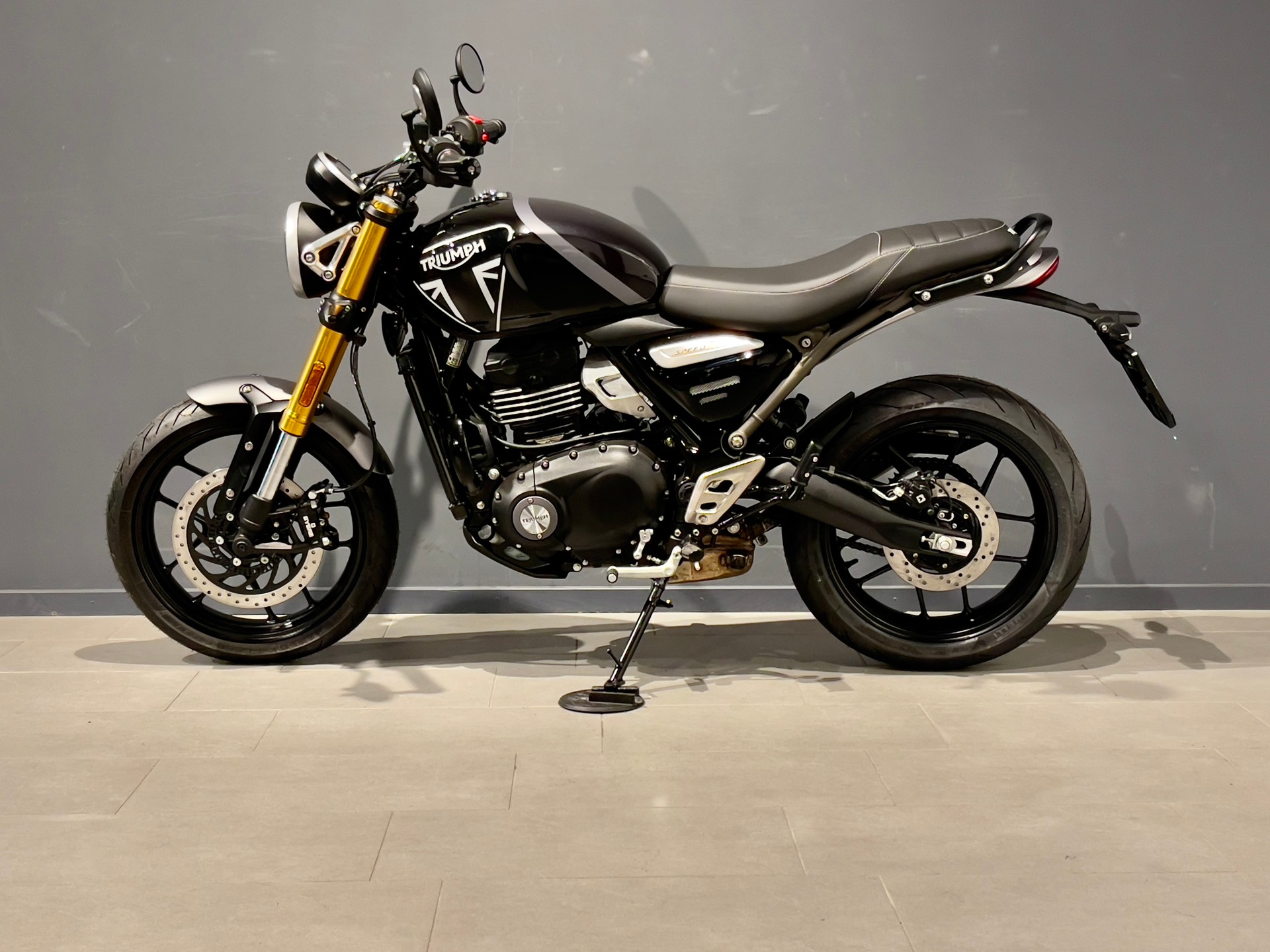 TRIUMPH Speed 400-showroom-element-3