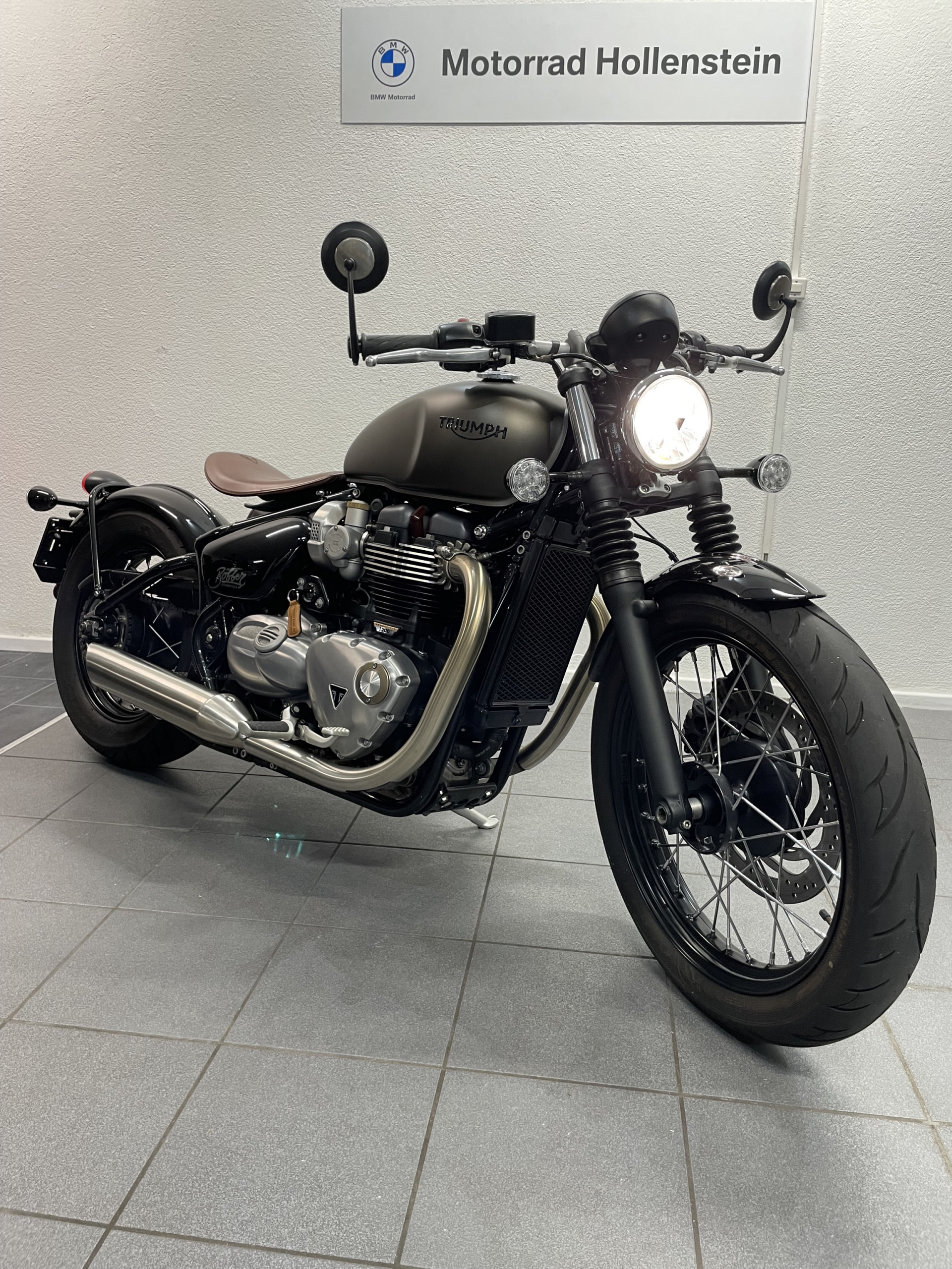 TRIUMPH Bonneville Bobber 1200-image-1