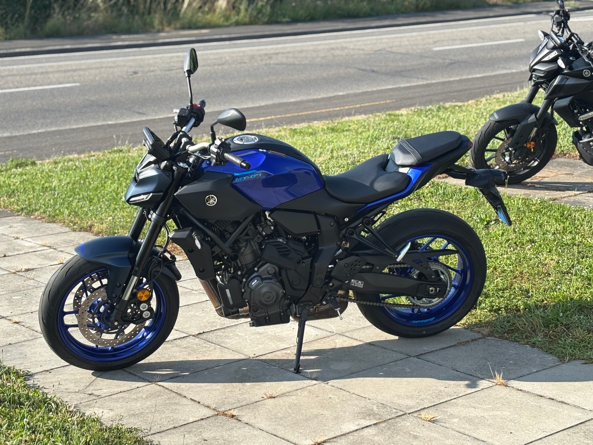 YAMAHA MT-07 Y-AMT-showroom-element-3