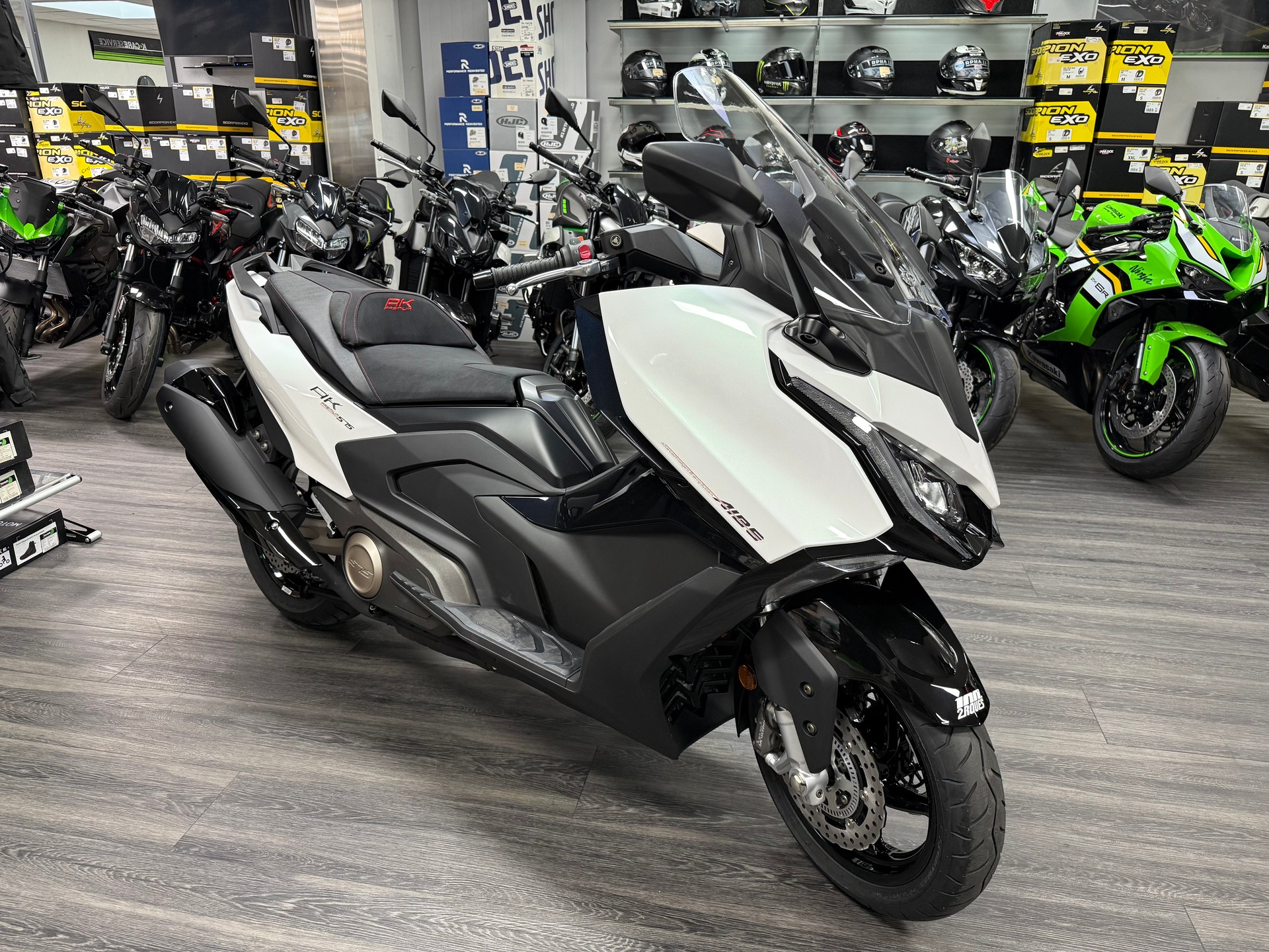 KYMCO NEW AK 575 E5+ 2025-image-6