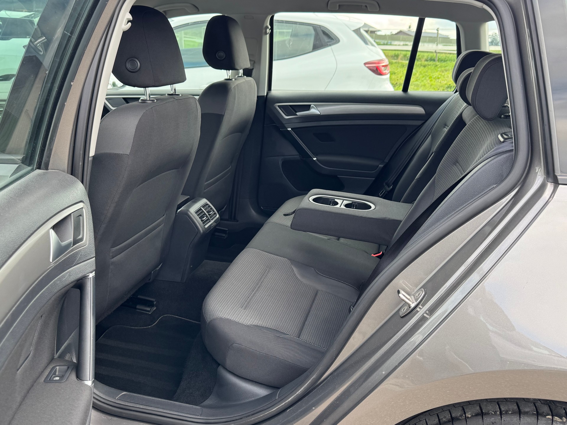 VW Golf Variant 1.4 TSI Comfortline DSG-image-9