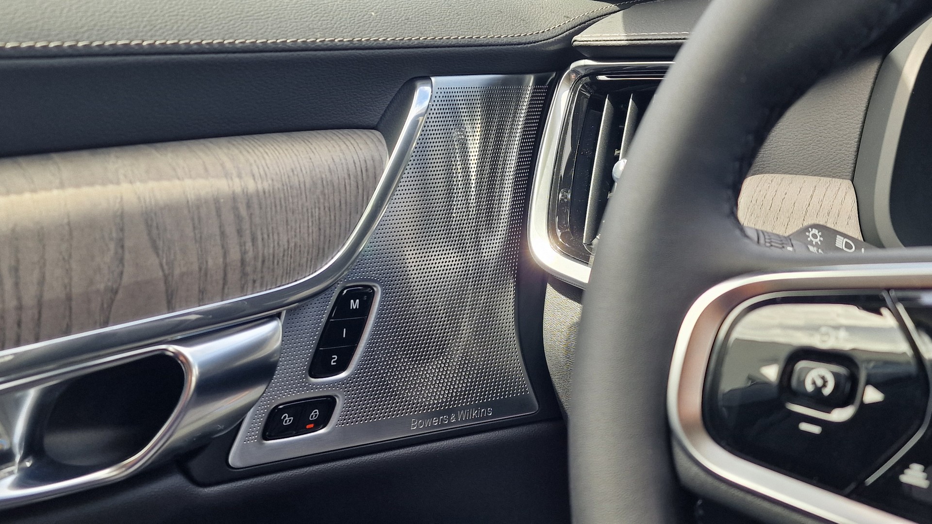 VOLVO S90 2.0 T8 TE Ultimate Dark eAWD-image-11