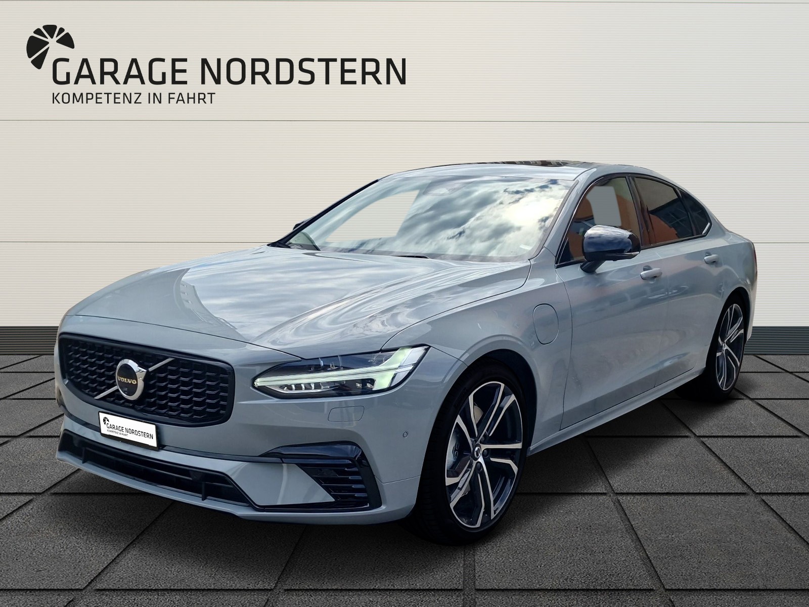VOLVO S90 2.0 T8 TE Ultimate Dark eAWD-image-0