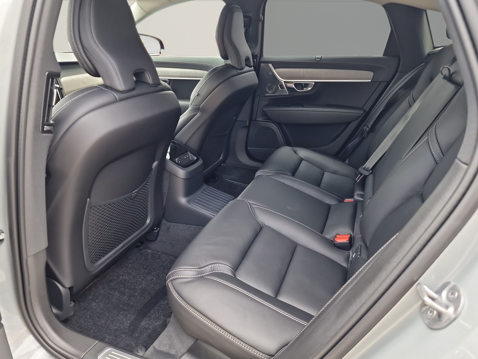 VOLVO S90 2.0 T8 TE Ultimate Dark eAWD-image-12