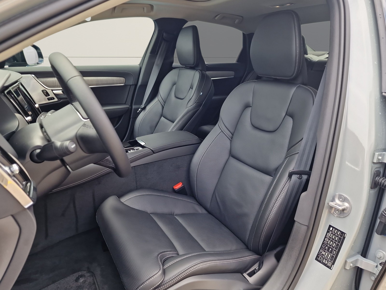 VOLVO S90 2.0 T8 TE Ultimate Dark eAWD-image-6