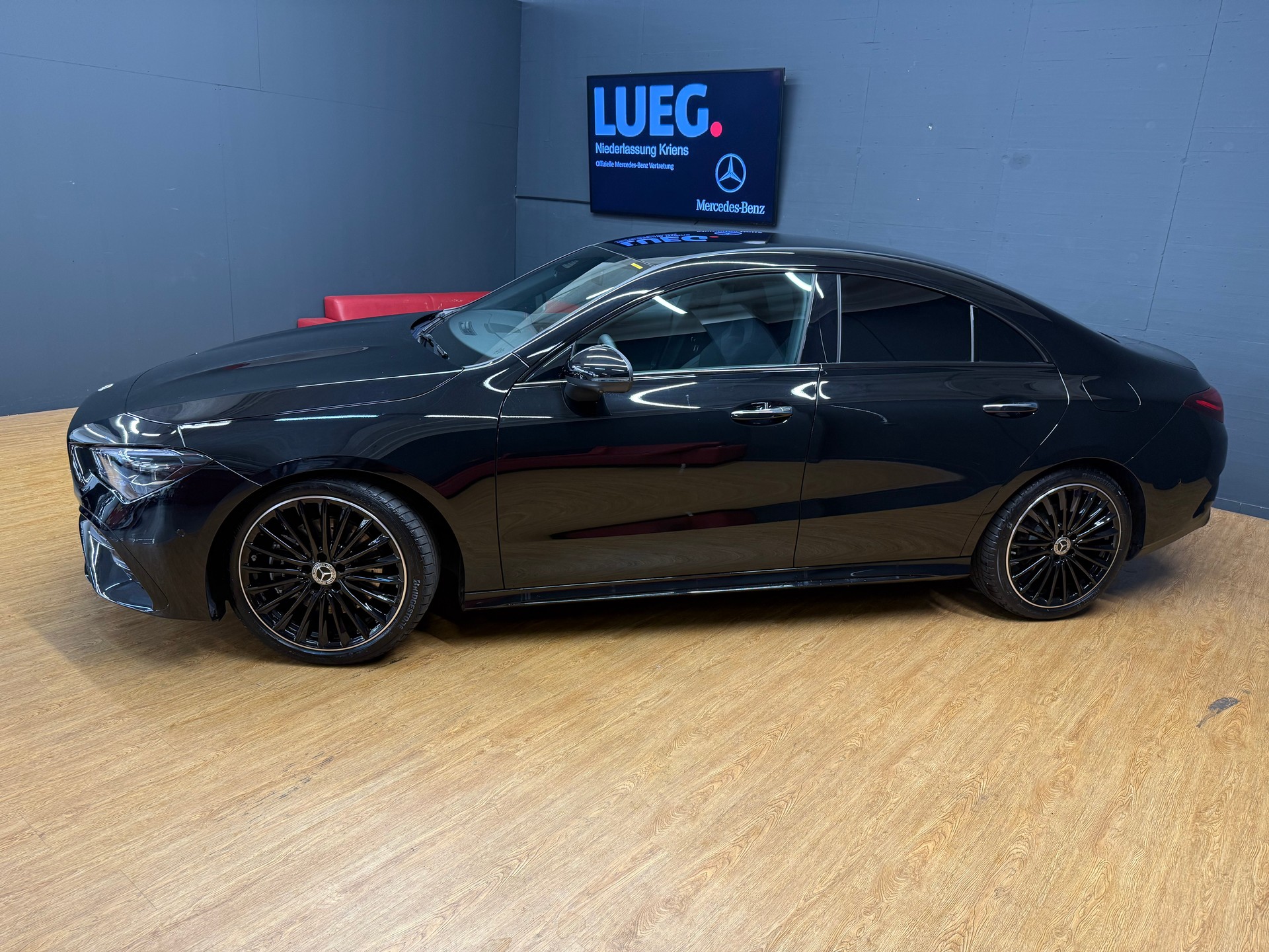 MERCEDES-BENZ CLA 200 - AMG / DISTRONIC / 360 Grad Kamera / Multibeam LED-image-3