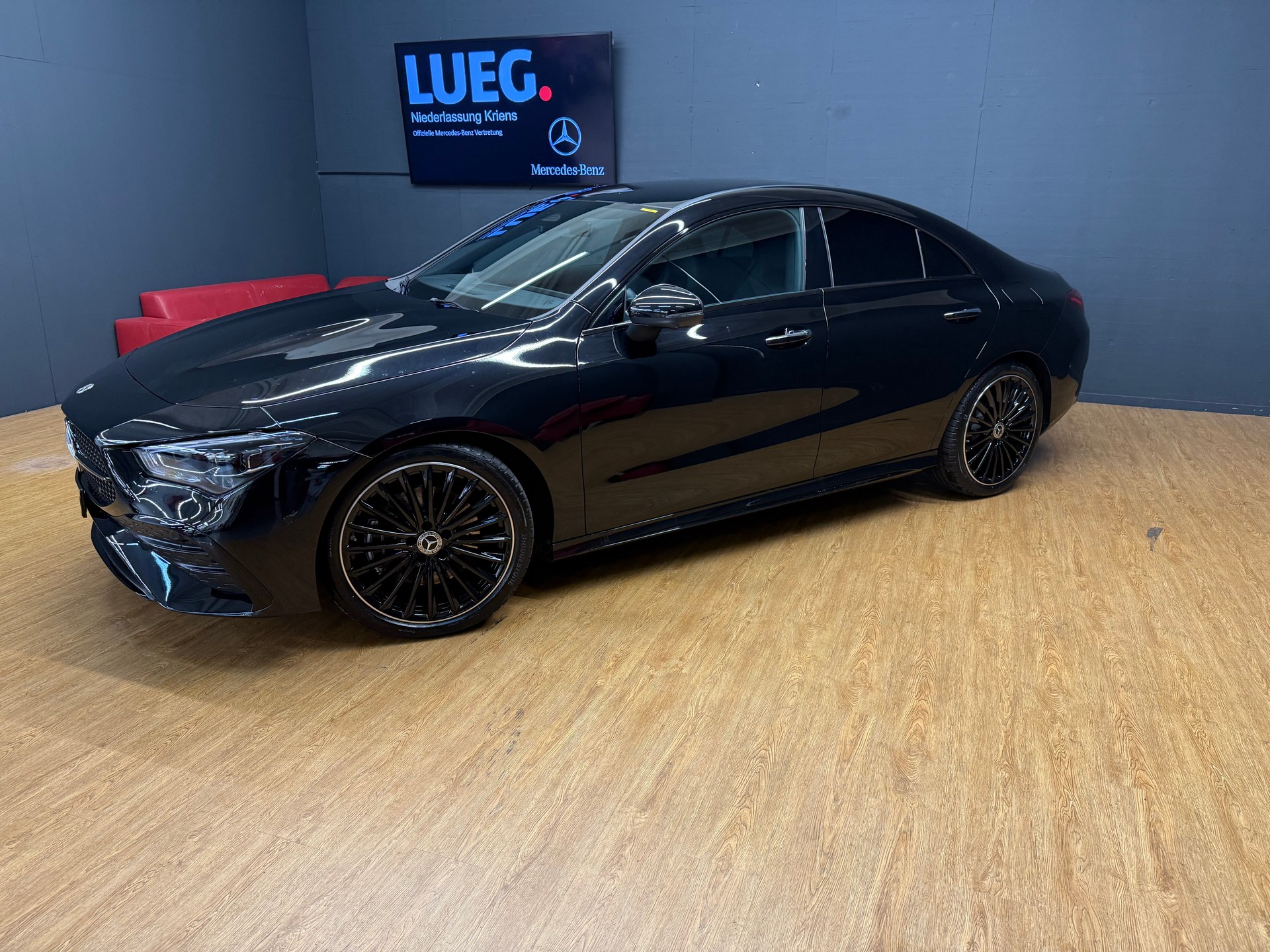 MERCEDES-BENZ CLA 200 - AMG / DISTRONIC / 360 Grad Kamera / Multibeam LED-image-2