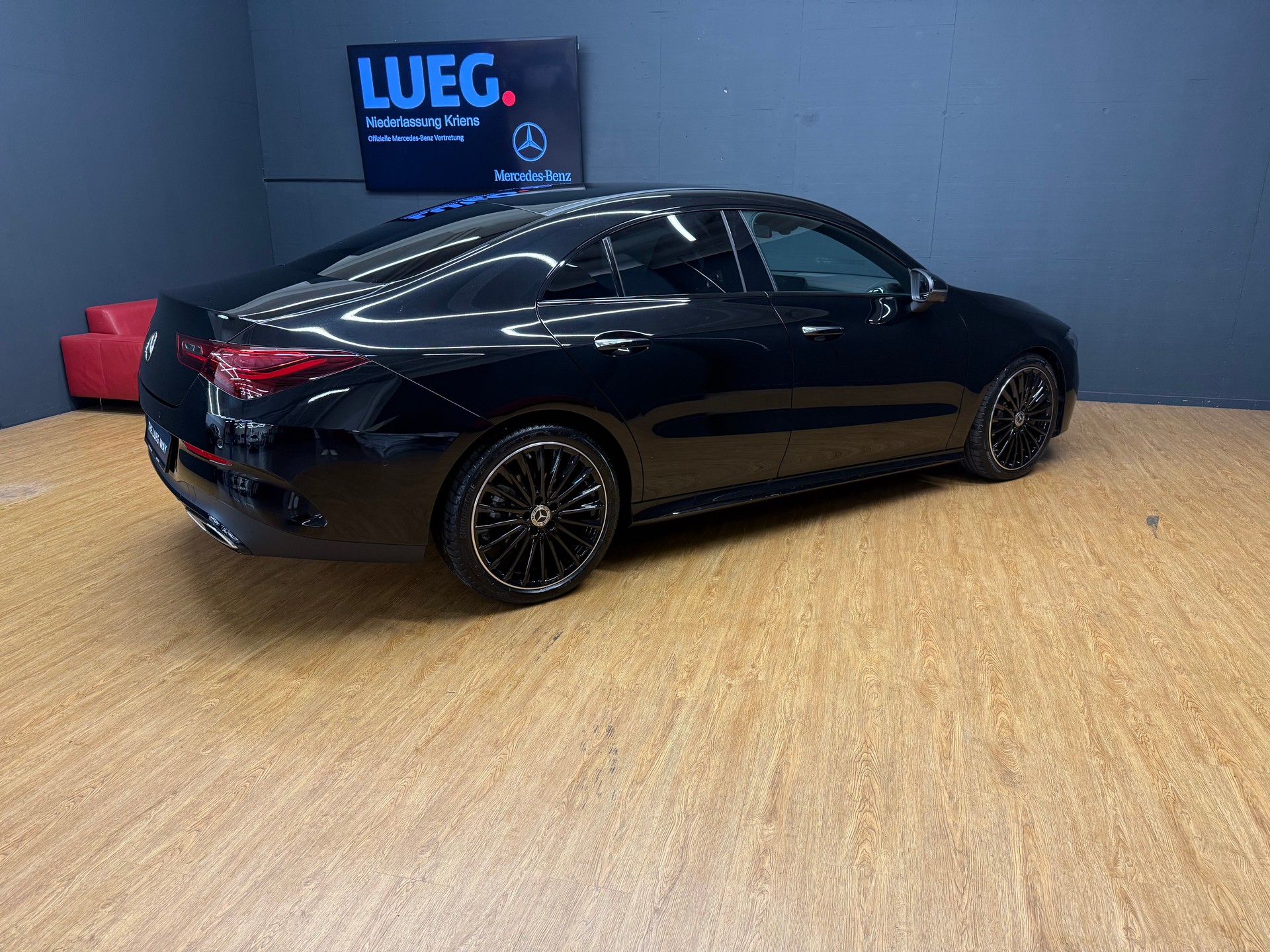 MERCEDES-BENZ CLA 200 - AMG / DISTRONIC / 360 Grad Kamera / Multibeam LED-image-8