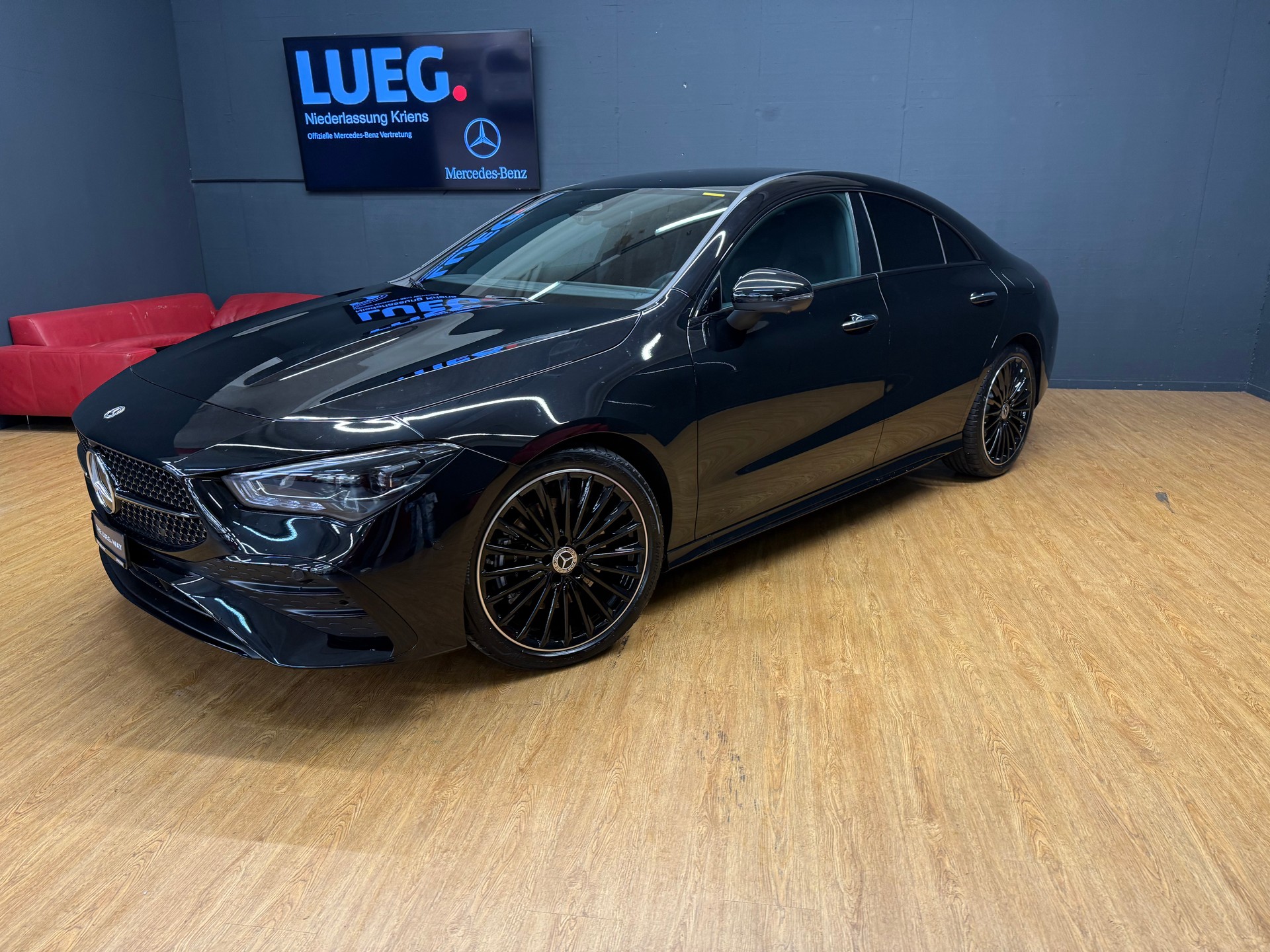 MERCEDES-BENZ CLA 200 - AMG / DISTRONIC / 360 Grad Kamera / Multibeam LED-image-1