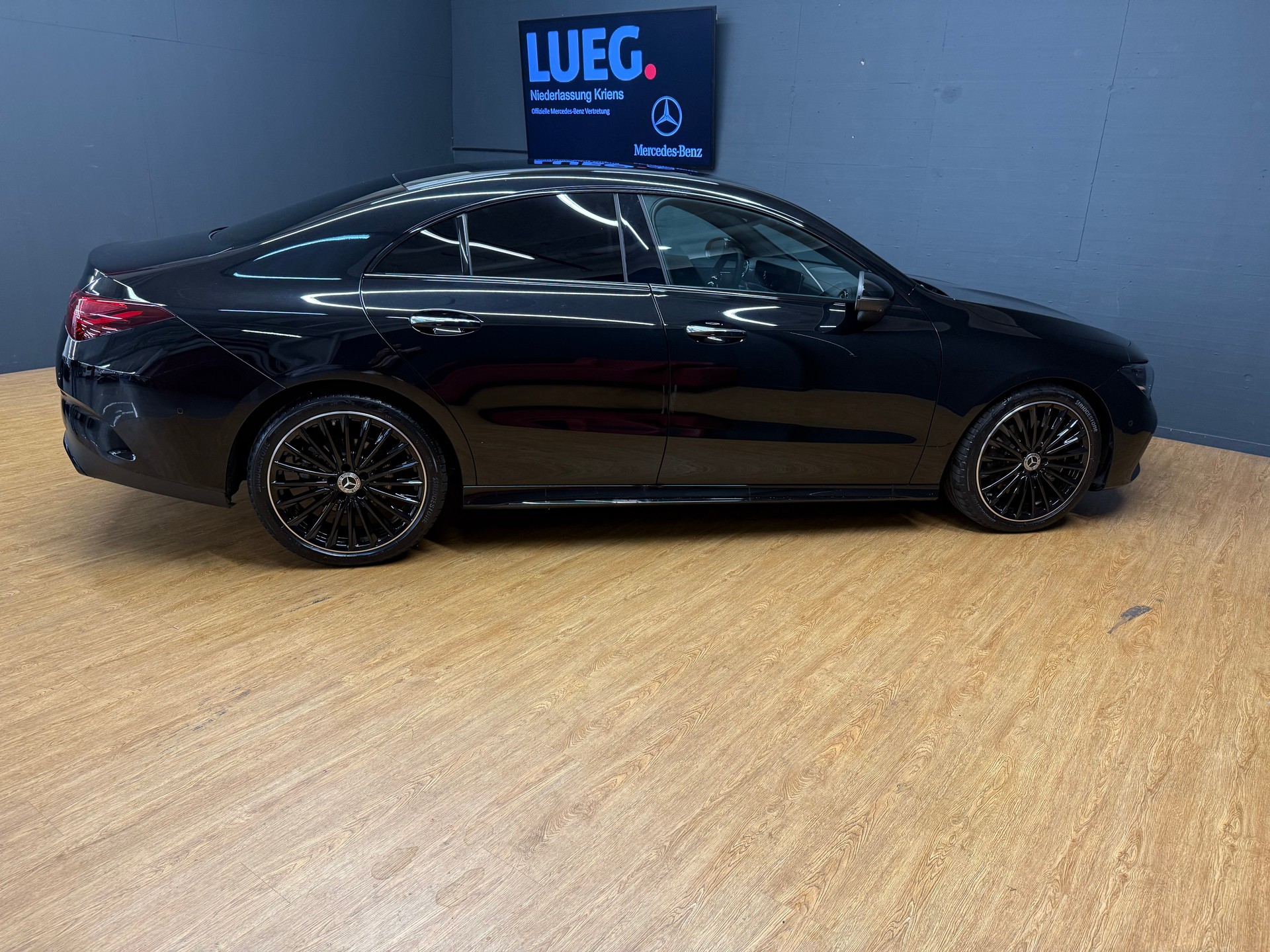 MERCEDES-BENZ CLA 200 - AMG / DISTRONIC / 360 Grad Kamera / Multibeam LED-image-7