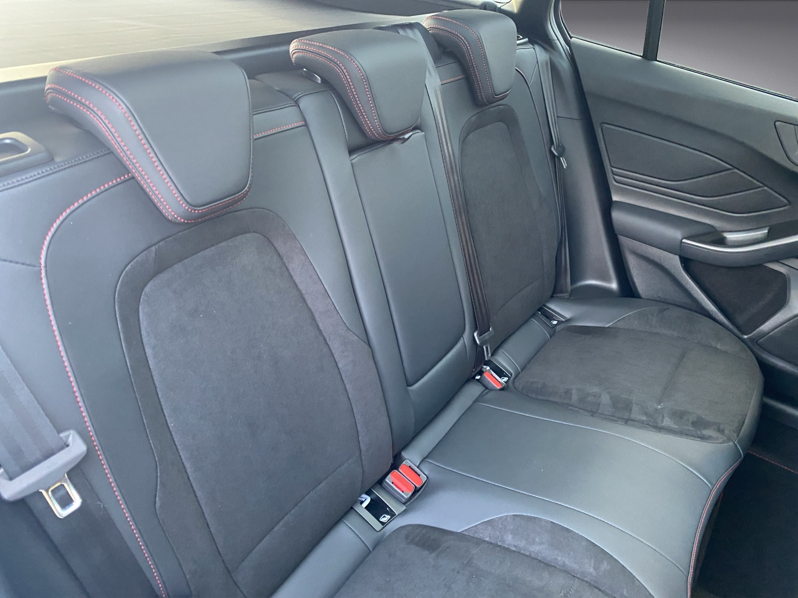 FORD Focus Station Wagon 2.3 EcoB ST X-image-14