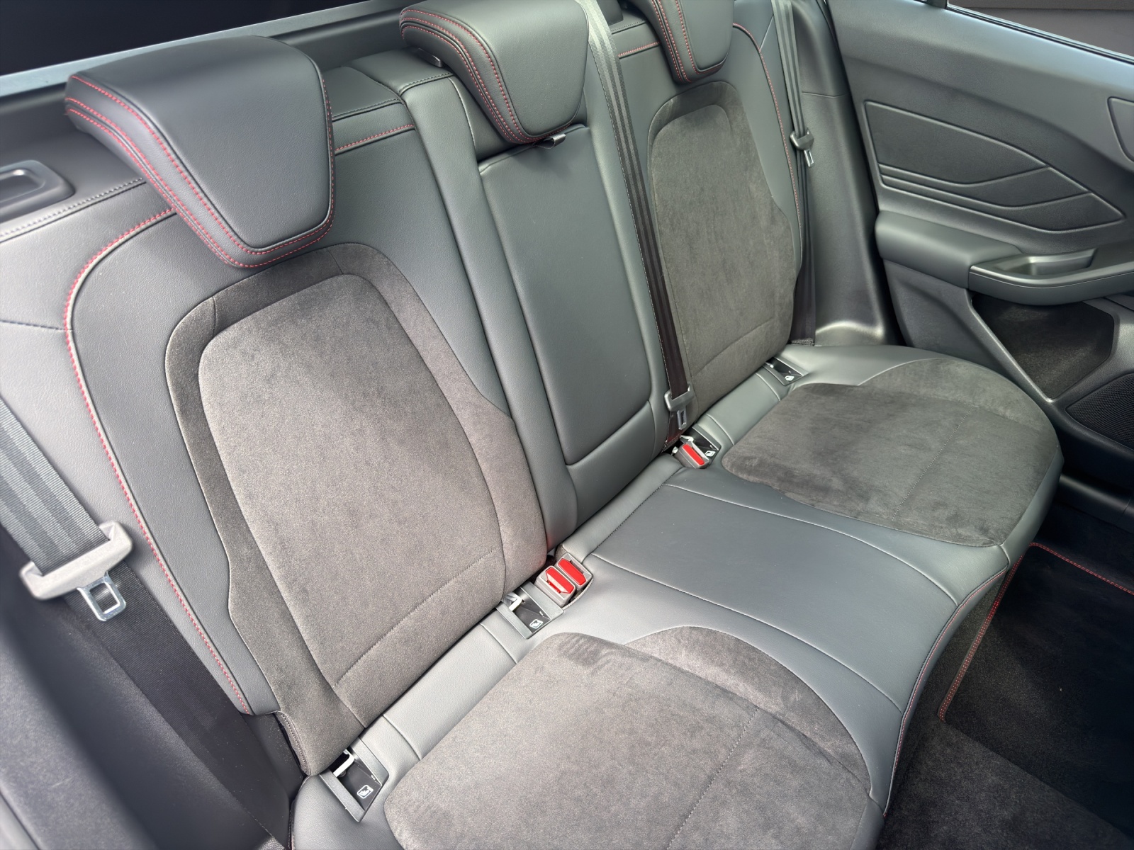 FORD Focus Station Wagon 2.3 EcoB ST X-image-14