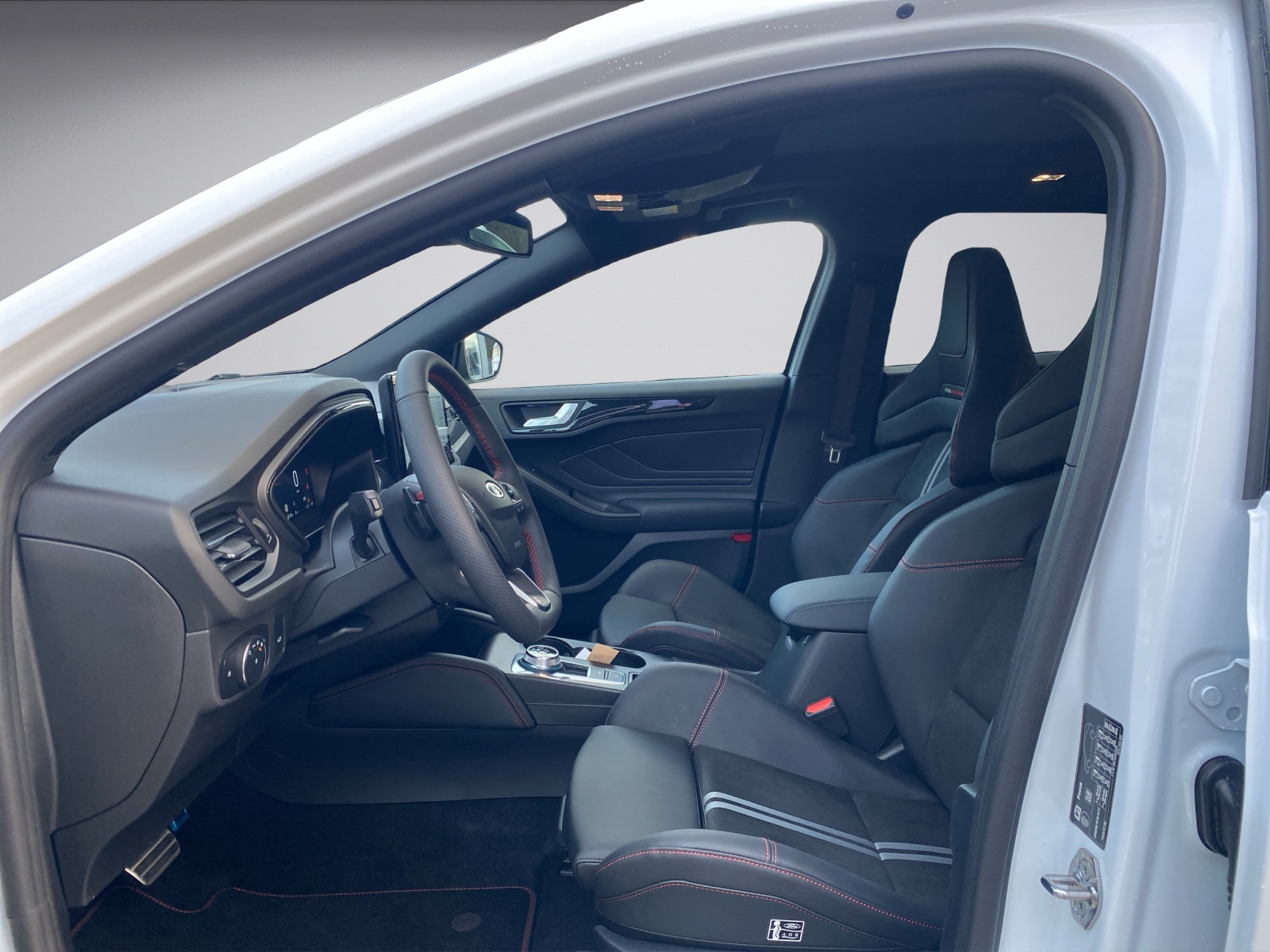 FORD Focus Station Wagon 2.3 EcoB ST X-image-8