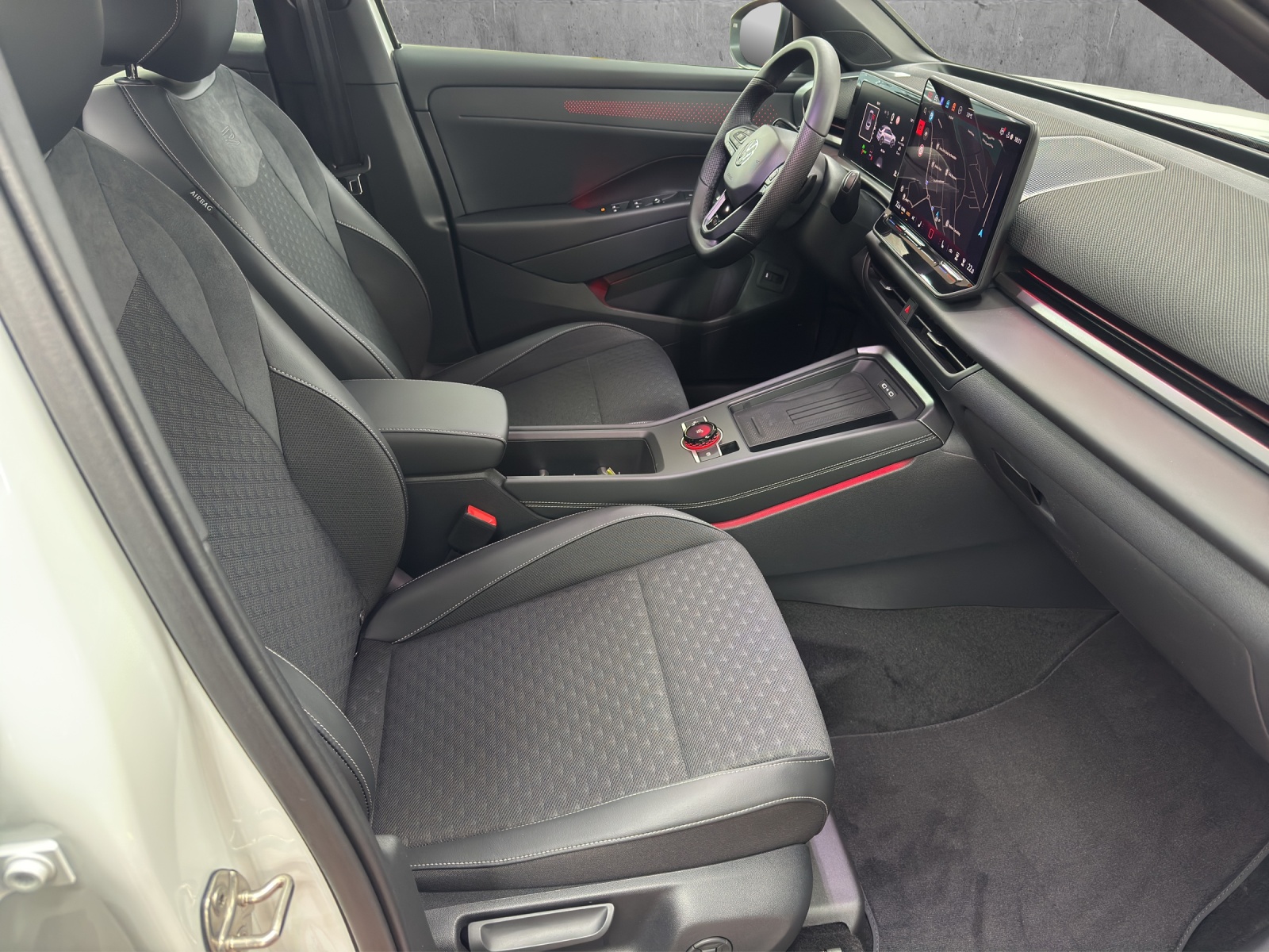 VW T-Roc 1.5 eTSI mHEV R-Line DSG-image-7